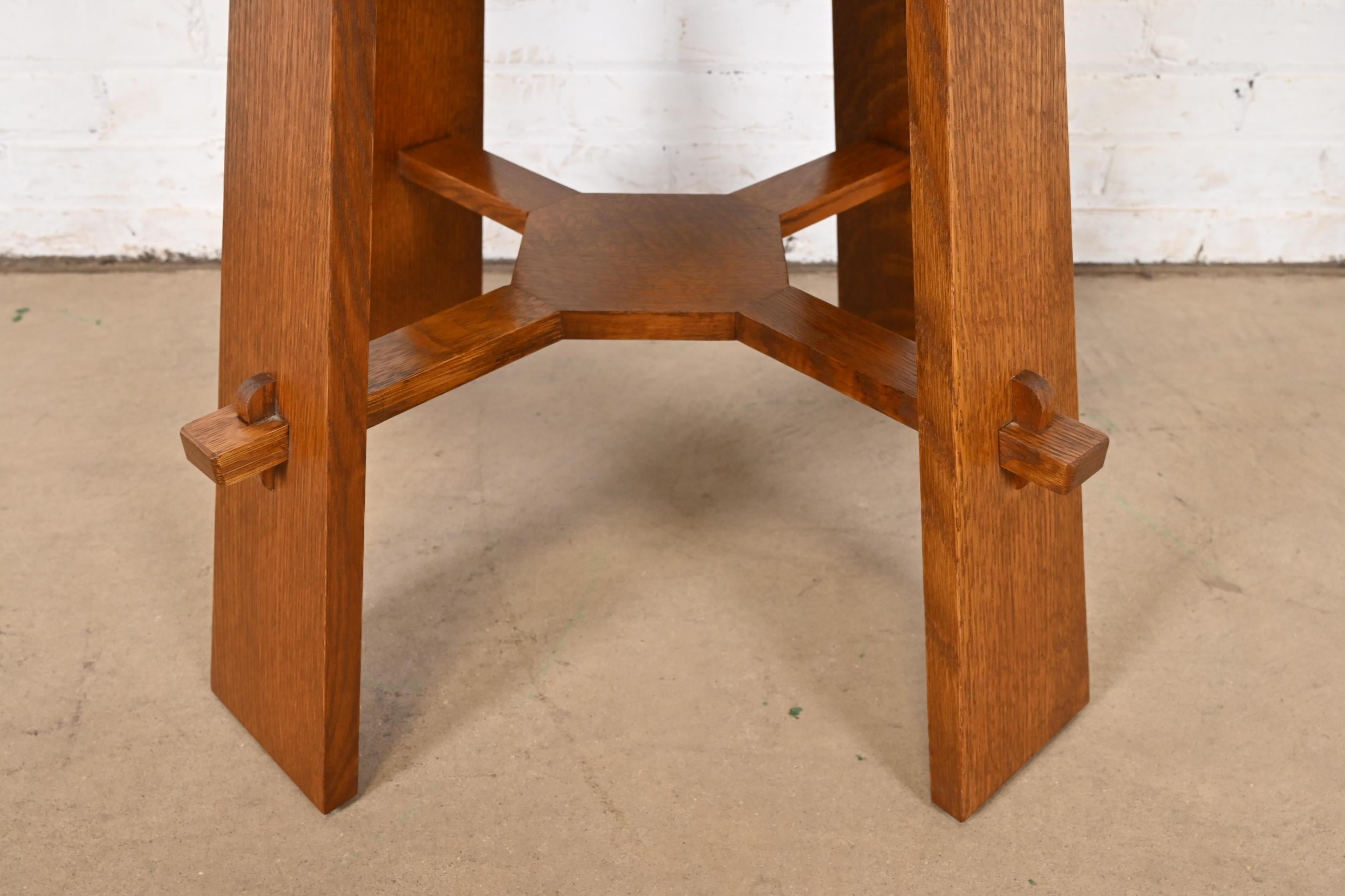 Chêne Table de lampe ou table d'appoint Stickley Mission Oak Arts & Craft en vente