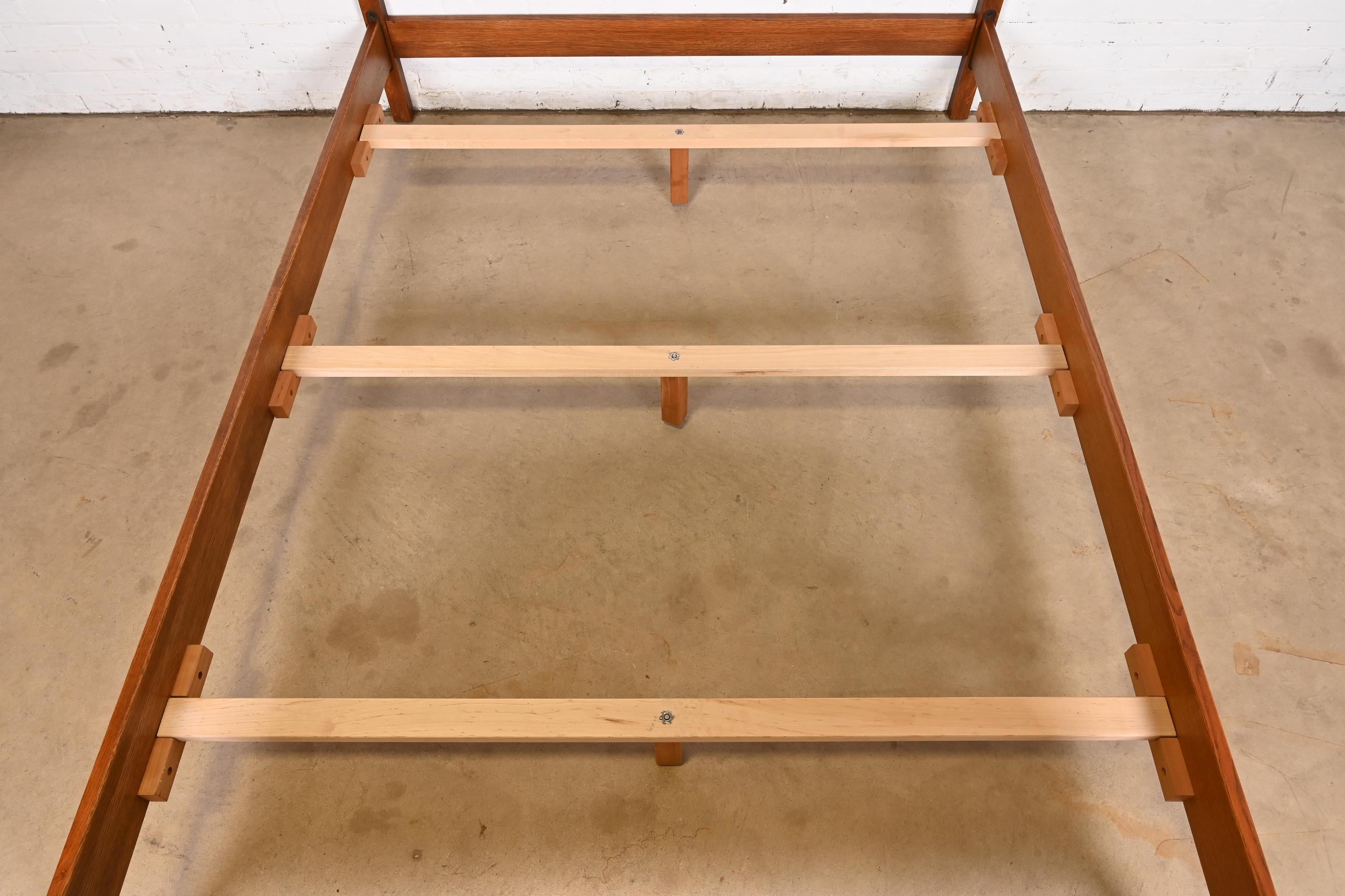 Stickley Mission Eichenholz Arts & Crafts Queen Size Bett im Angebot 3