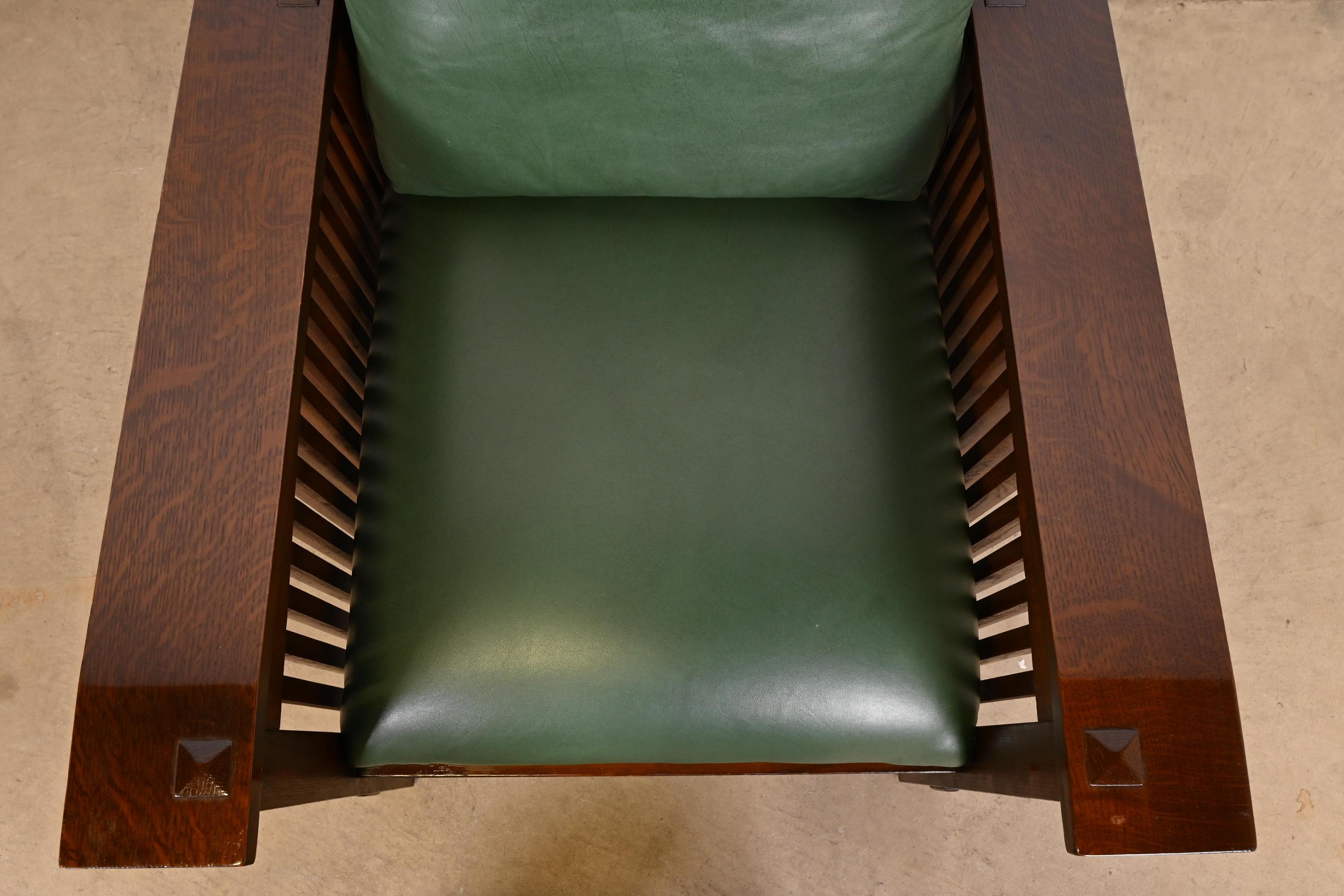 Stickley Mission Oak Arts & Crafts Poltrona reclinabile Morris con ottomano in vendita 1