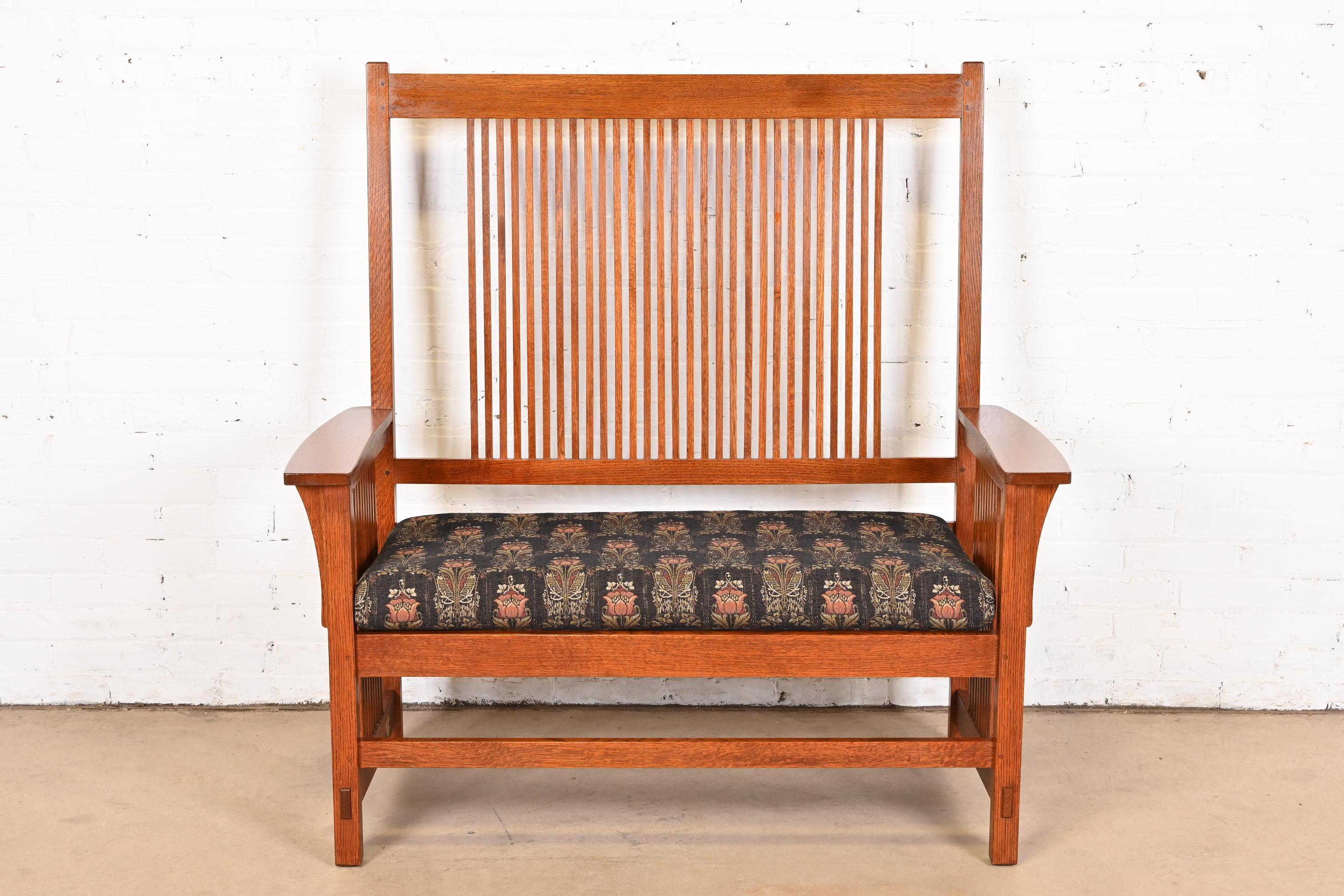 Stickley Mission Oak Arts & Crafts Spindle Bench or Settee In Good Condition For Sale In South Bend, IN