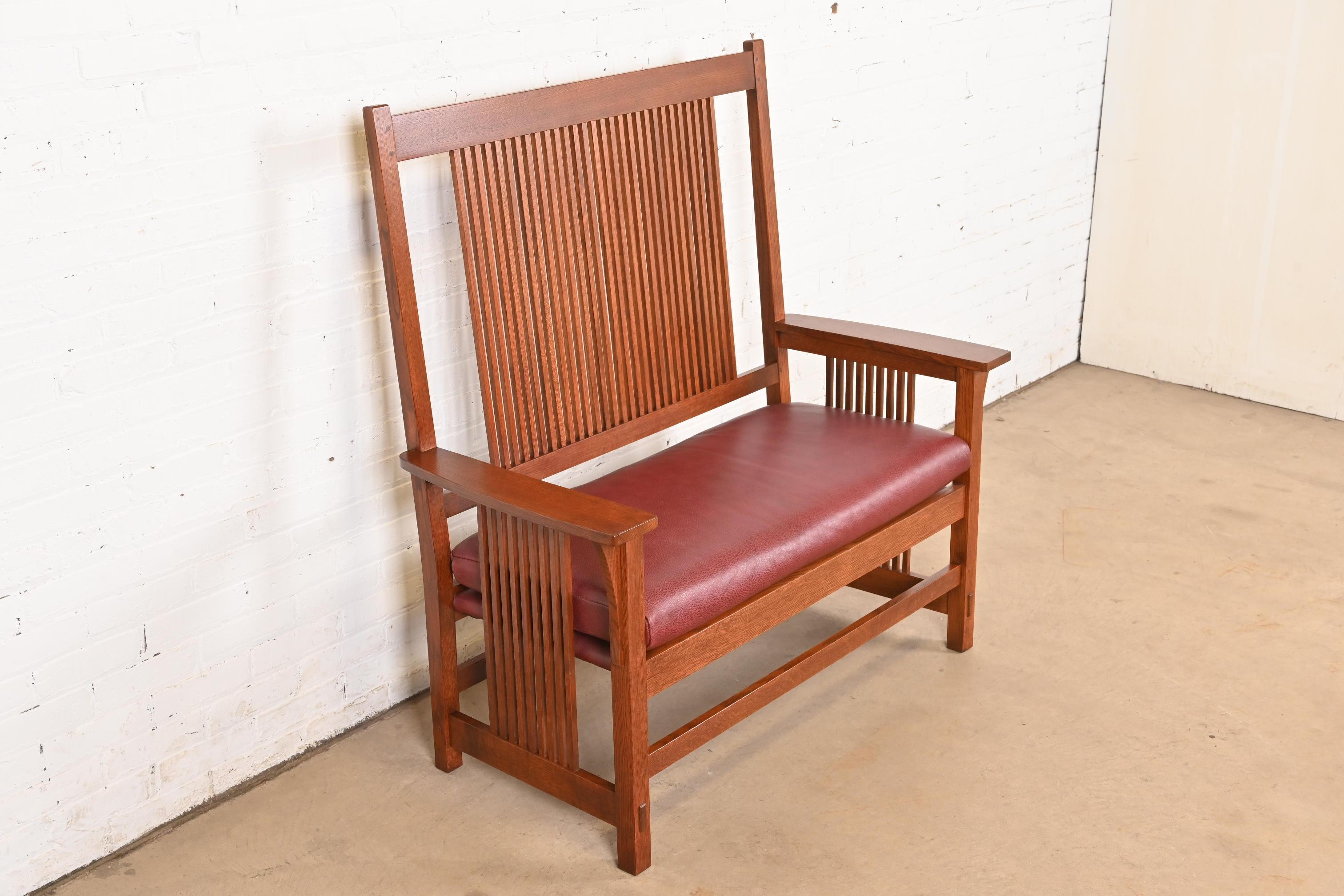 Stickley Mission Oak Arts & Crafts Spindelbank oder Settee im Zustand „Gut“ im Angebot in South Bend, IN