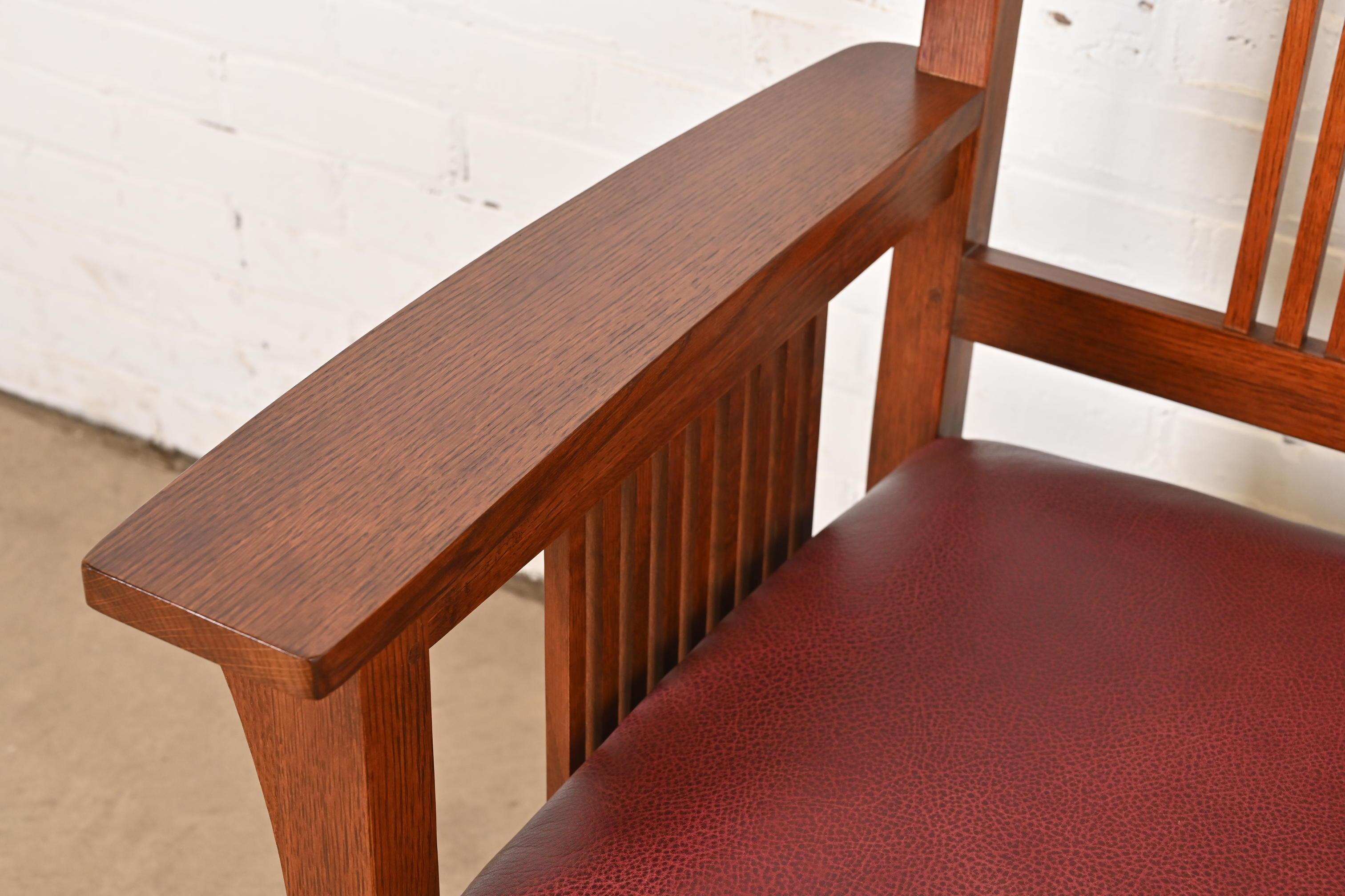 Stickley Mission Oak Arts & Crafts Spindelbank oder Settee im Angebot 1