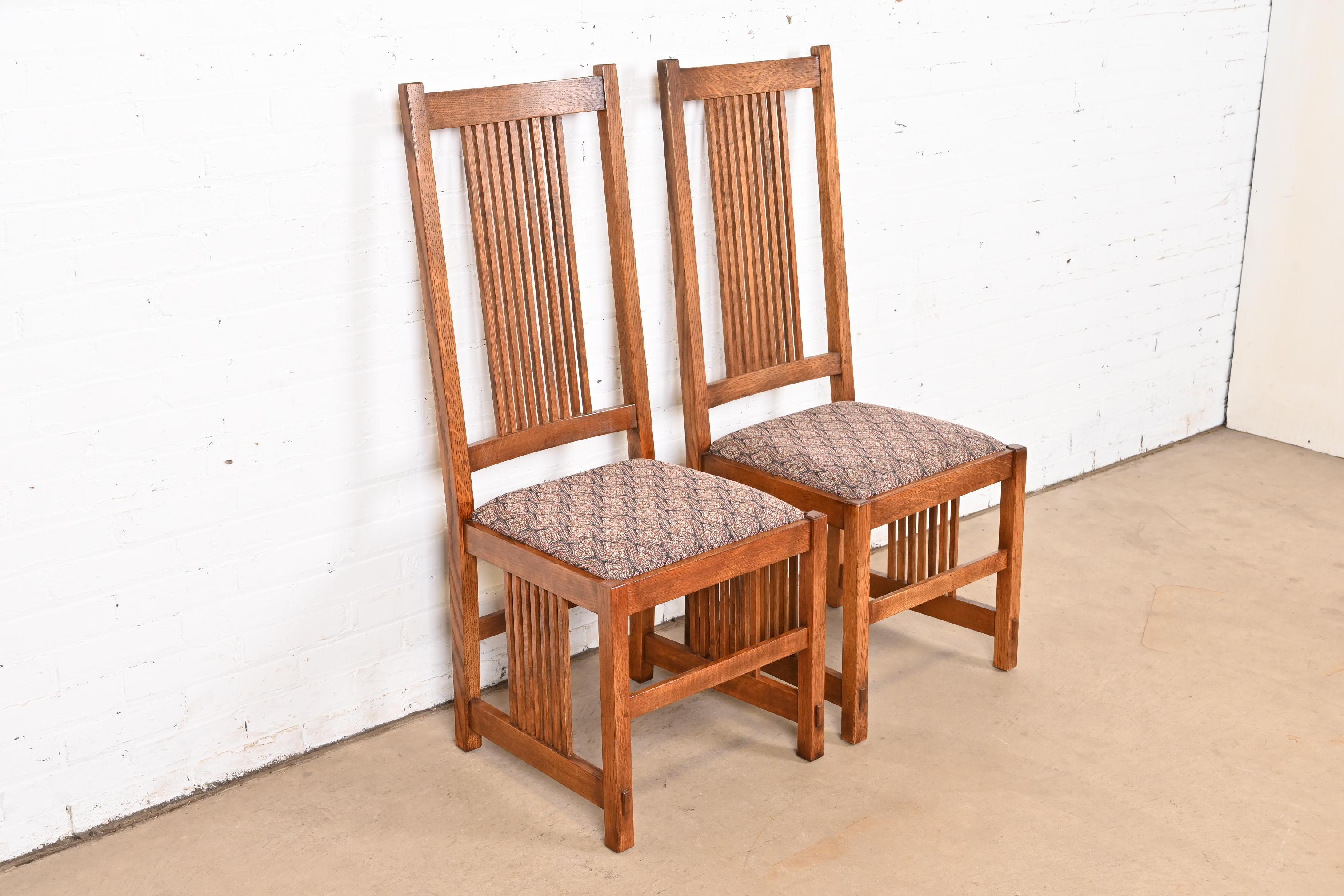Stickley Mission Oak Arts & Crafts Spindle Dining Chairs or Side Chairs, Pair In Good Condition In South Bend, IN