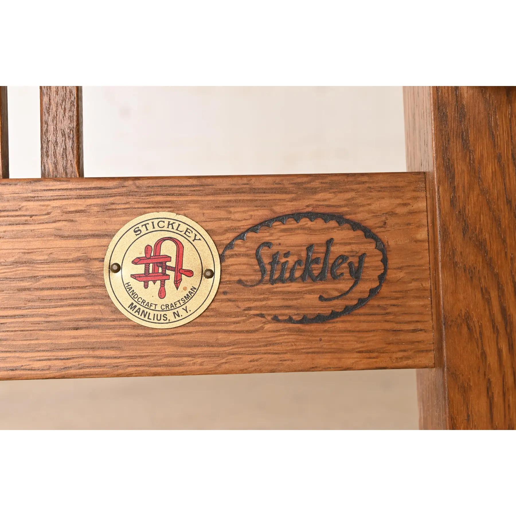 Stickley Mission Oak Arts & Crafts Spindle High Back Arm Chair im Angebot 5