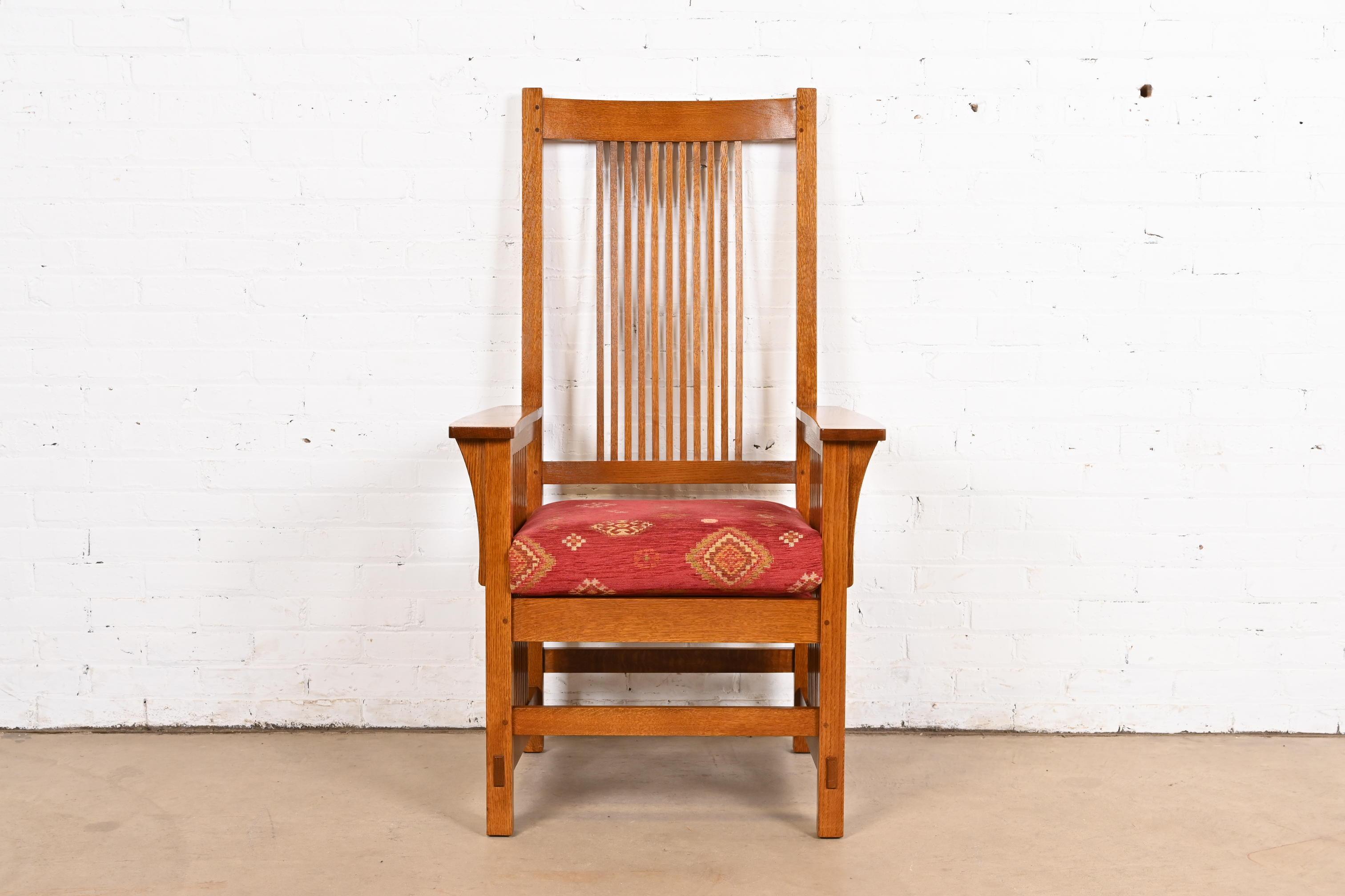 An exceptional Mission or Arts & Crafts style high back arm chair or captain dining chair

By L. & J.G. Stickley

USA, Circa Late 20th Century

Solid quarter sawn oak frame, with upholstered seat.

Measures: 27.5