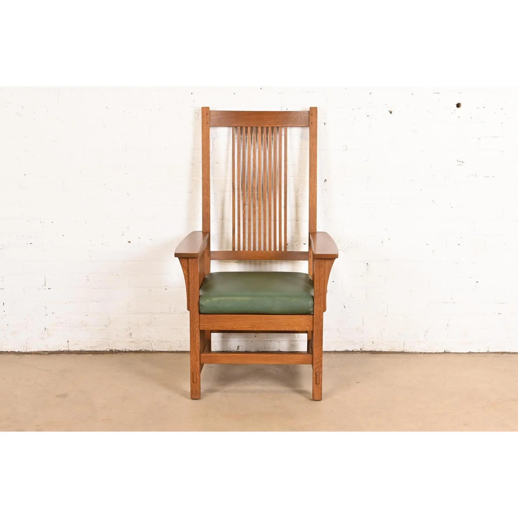 Stickley Mission Oak Arts & Crafts Spindle High Back Arm Chair (Arts and Crafts) im Angebot