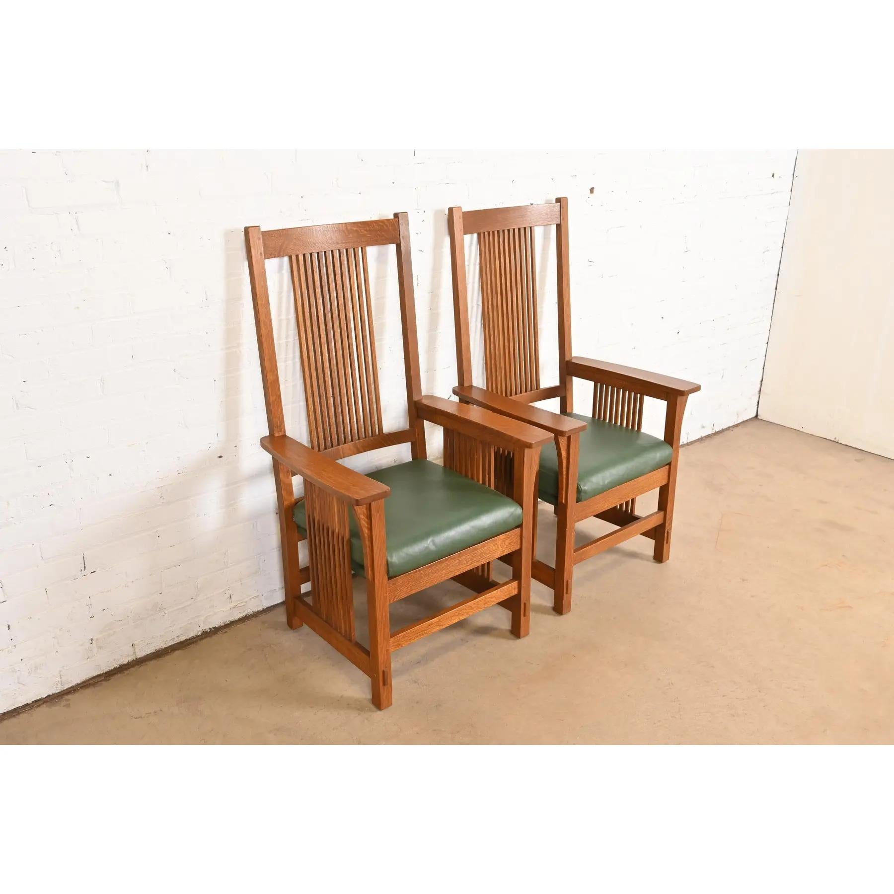 Stickley Mission Oak Arts & Crafts Spindle High Back Arm Chairs, Paar im Zustand „Gut“ im Angebot in South Bend, IN