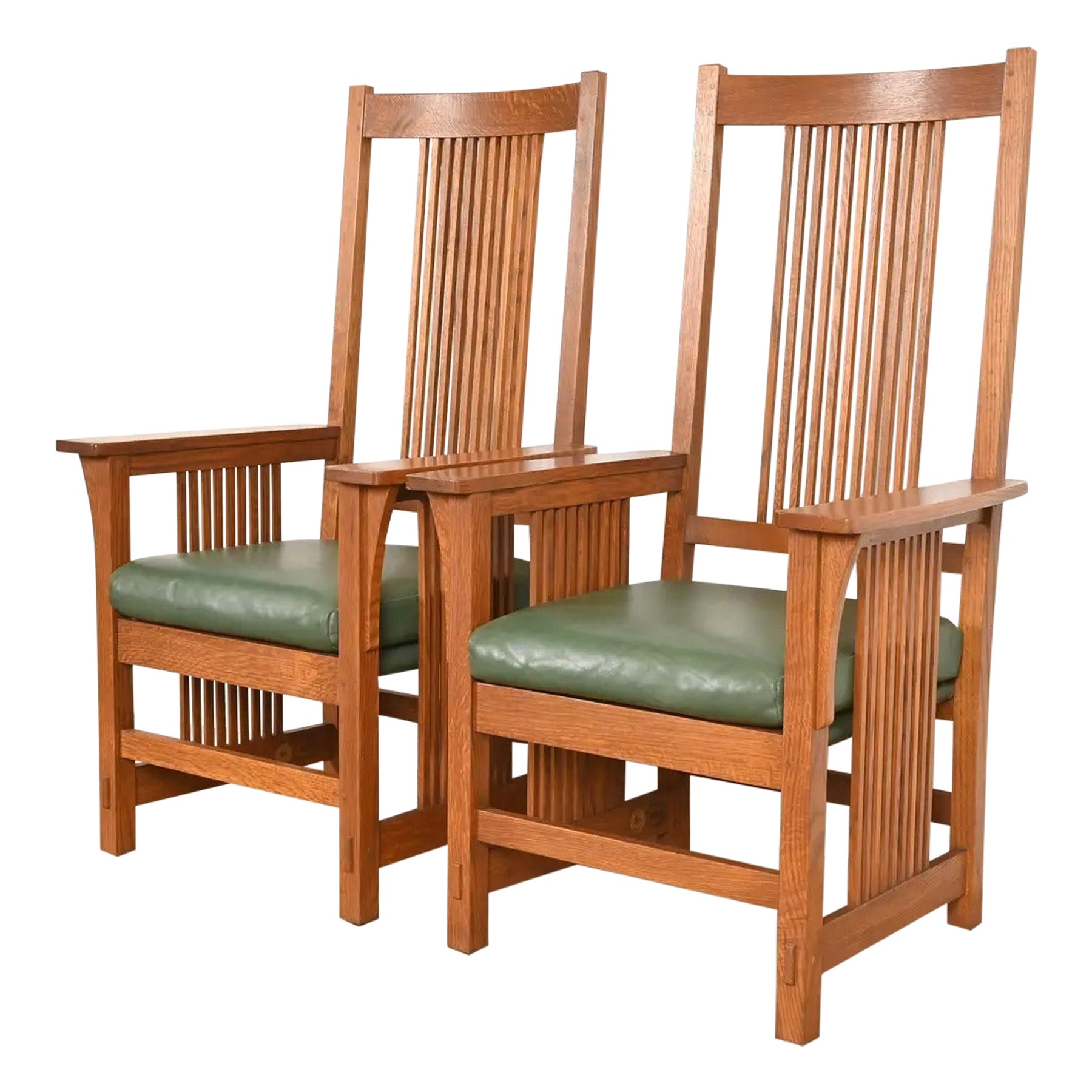 Stickley Mission Oak Arts & Crafts Spindle High Back Arm Chairs, Paar