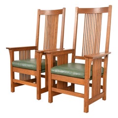 Stickley Mission Oak Arts & Crafts Spindle High Back Arm Chairs, Paar