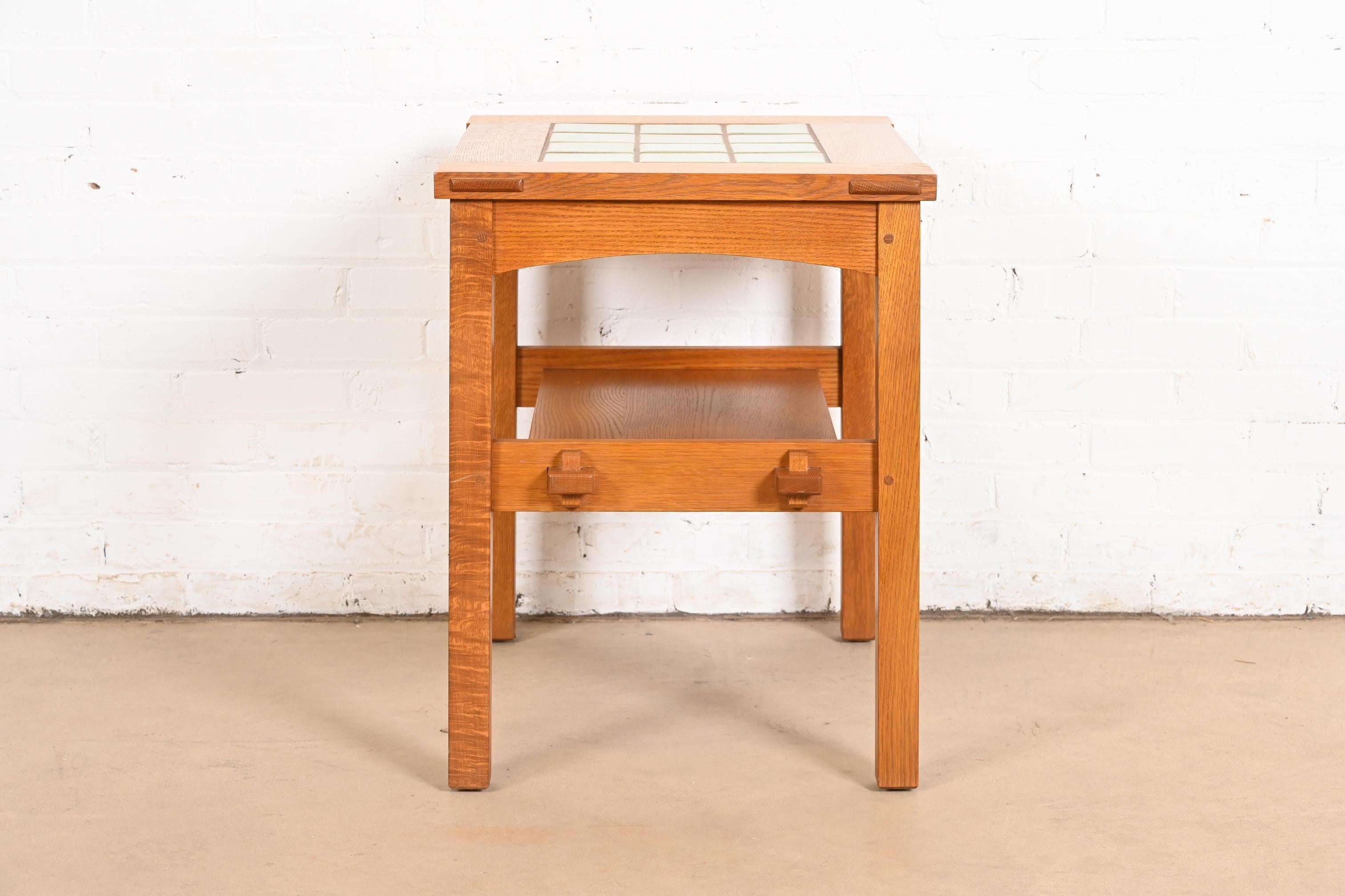 Mesa auxiliar con tapa de azulejos Stickley Mission Oak Arts & Crafts en venta 4