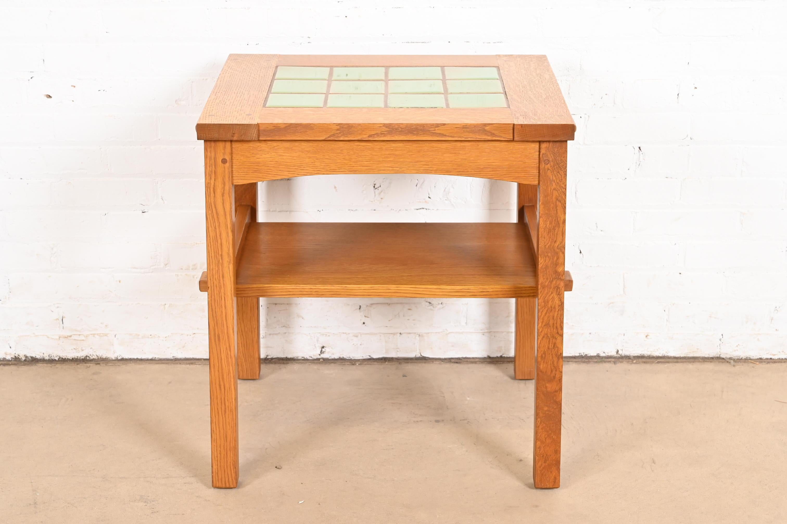 Mesa auxiliar con tapa de azulejos Stickley Mission Oak Arts & Crafts Artes y manualidades en venta