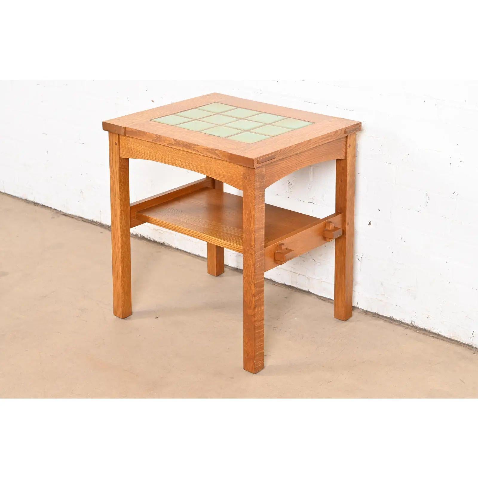 Mesa auxiliar con tapa de azulejos Stickley Mission Oak Arts & Crafts en Bueno estado para la venta en South Bend, IN