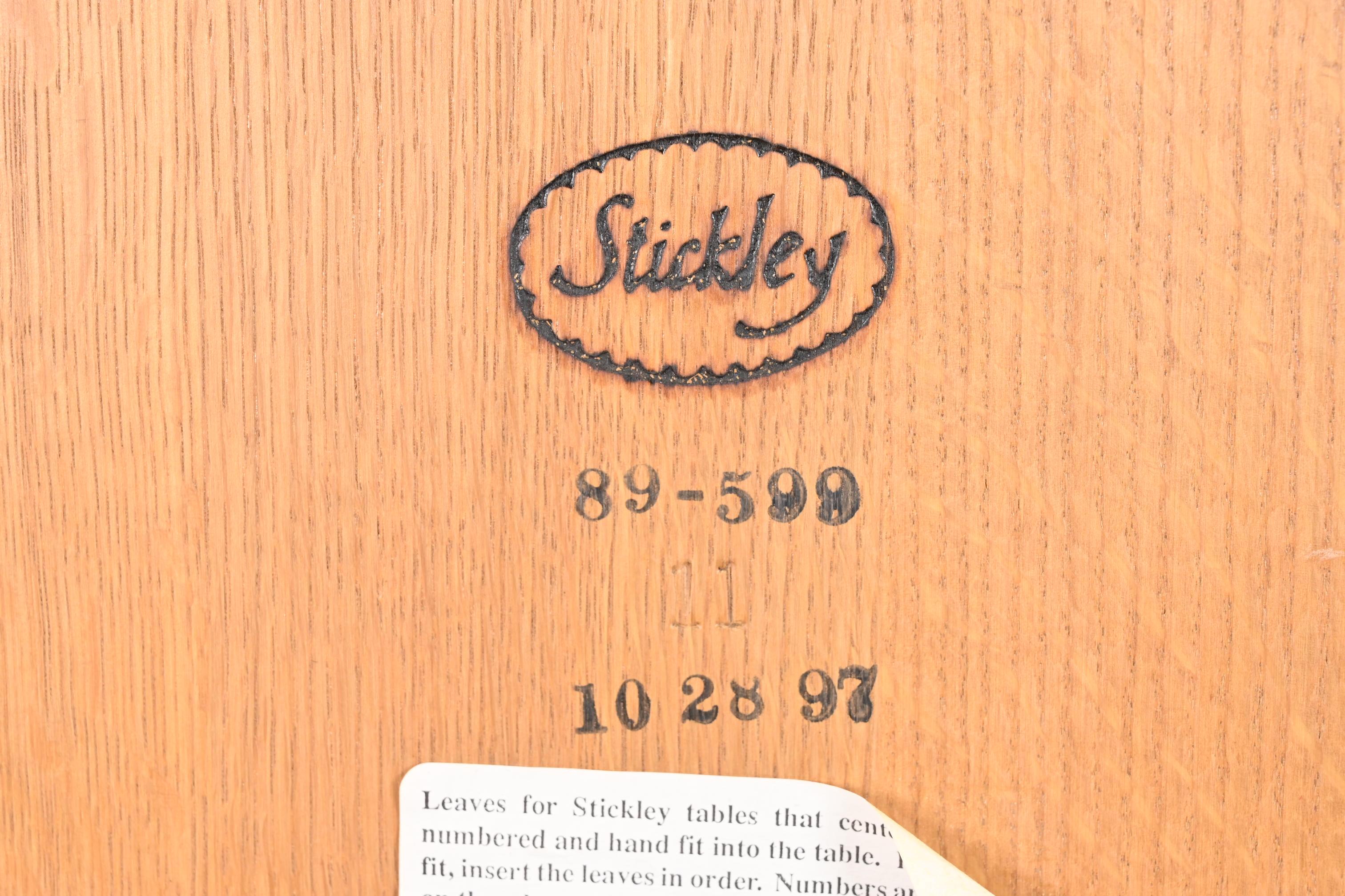 Stickley Mission Esstisch aus Eiche im Arts & Crafts-Stil mit Trestle-Sockel aus Eichenholz im Angebot 10