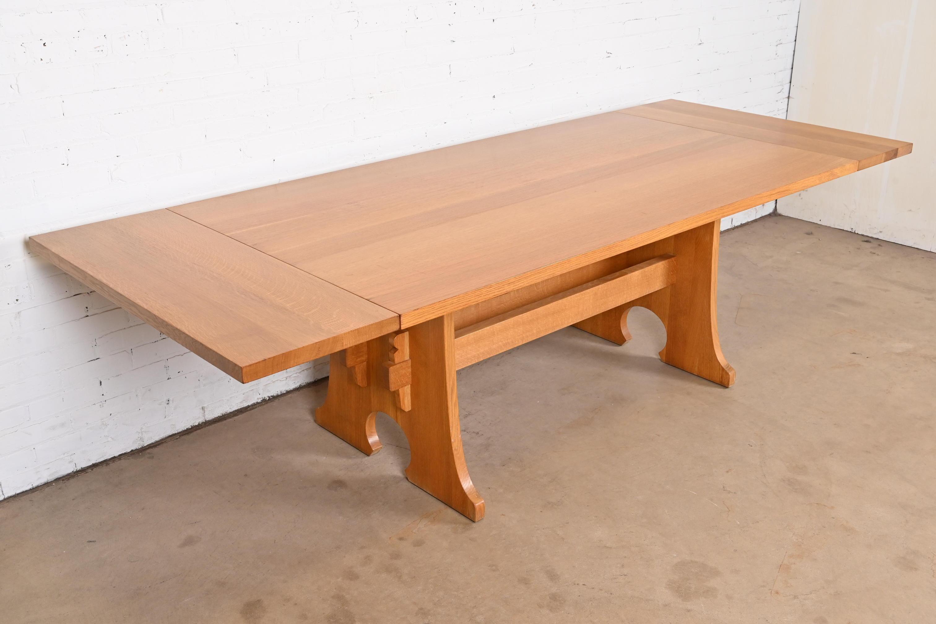 Chêne Table de salle à manger à rallonge Stickley Mission Oak Arts & Craft Trestle Base en vente