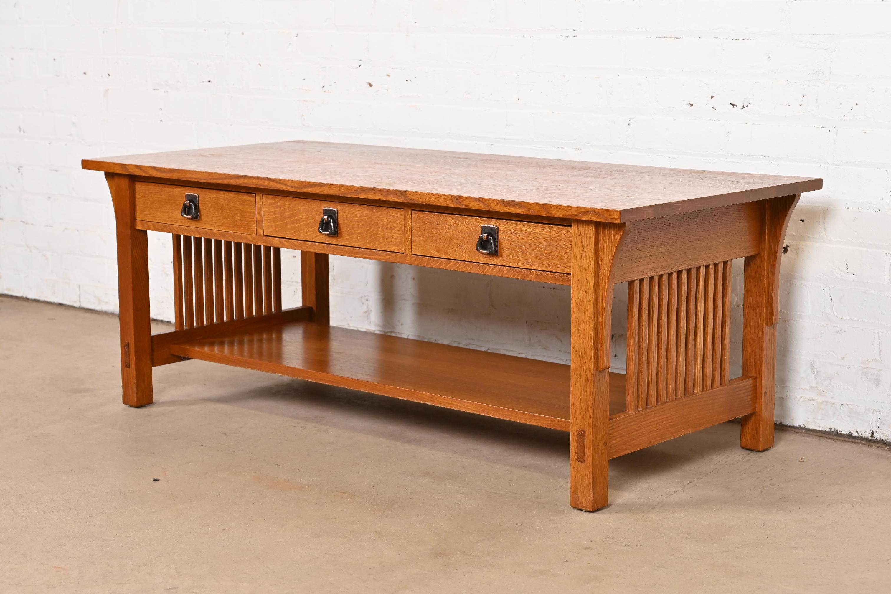 An exceptional Mission or Arts & Crafts style two-tier spindle coffee table with double-sided drawers that pull out on each side of the table.

By L. & J.G. Stickley

USA, Circa Late 20th Century

Solid quarter sawn oak, with original hammered
