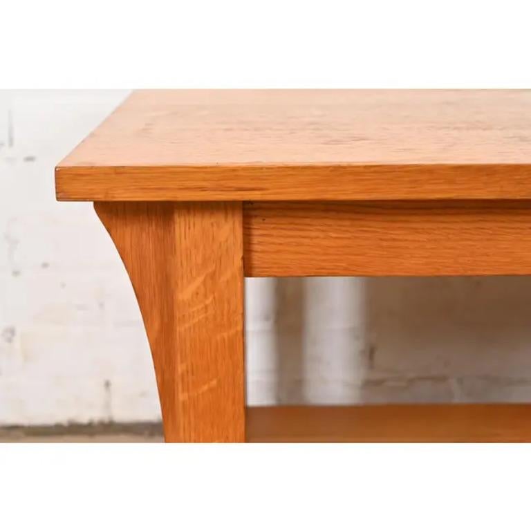 Tavolino a due piani Stickley Mission Arts & Crafts in Oak In condizioni buone in vendita a South Bend, IN