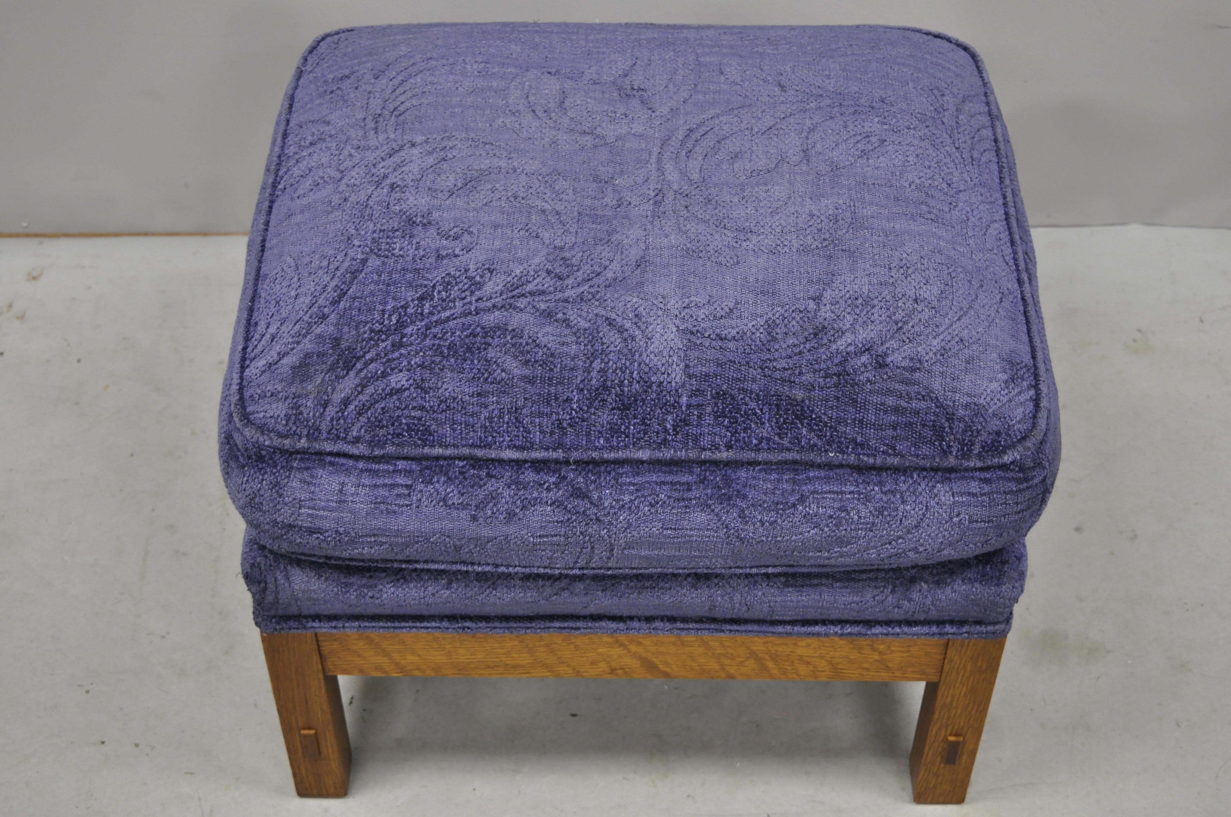 Stickley Mission Oak Arts & Crafts Upholstered Cushion Stool Ottoman Footstool In Good Condition In Philadelphia, PA