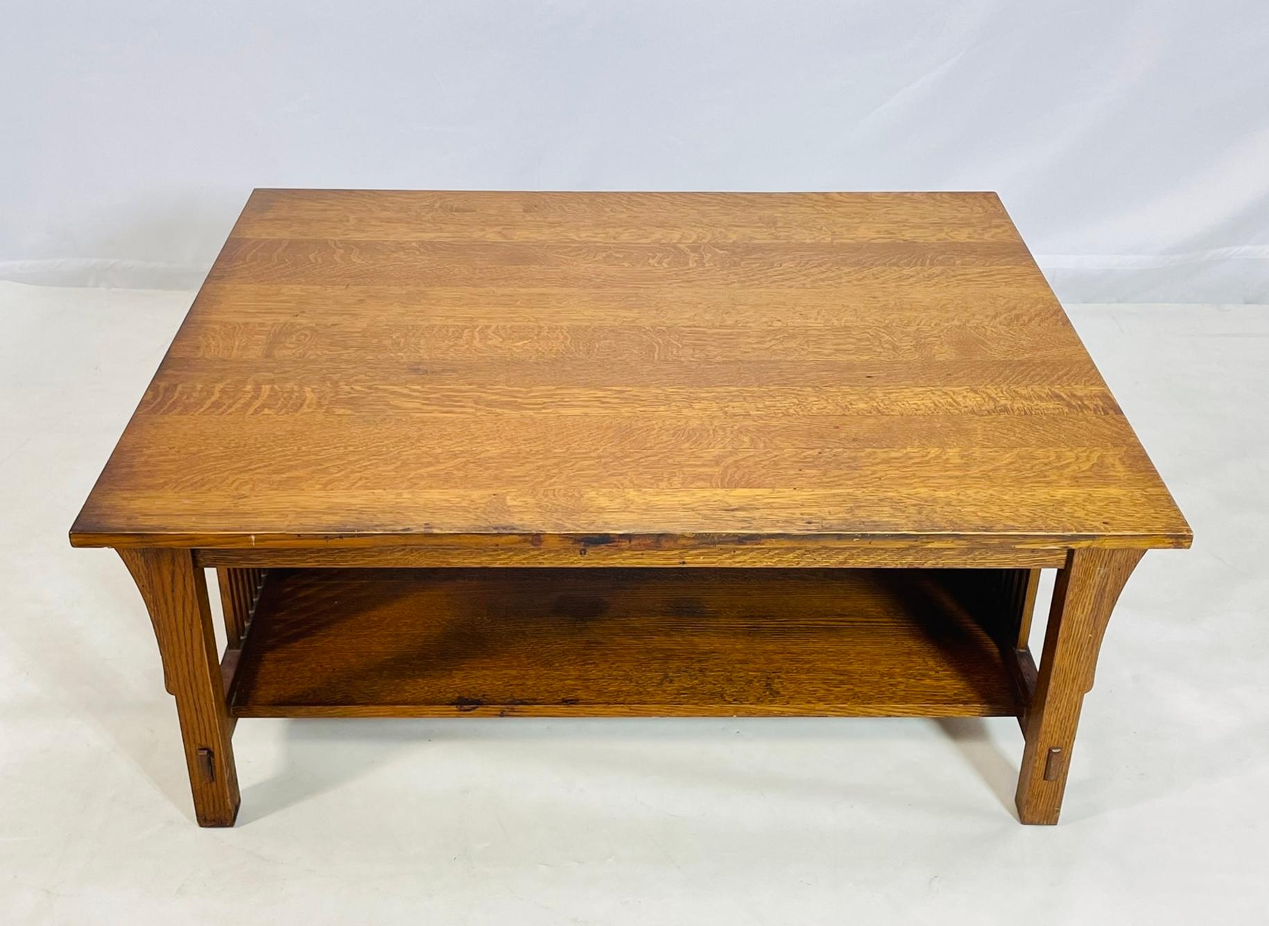 Stickley Mission Oak Coffee Table with Slatted Sides, Signed and Dated 1995 In Good Condition For Sale In Los Angeles, CA