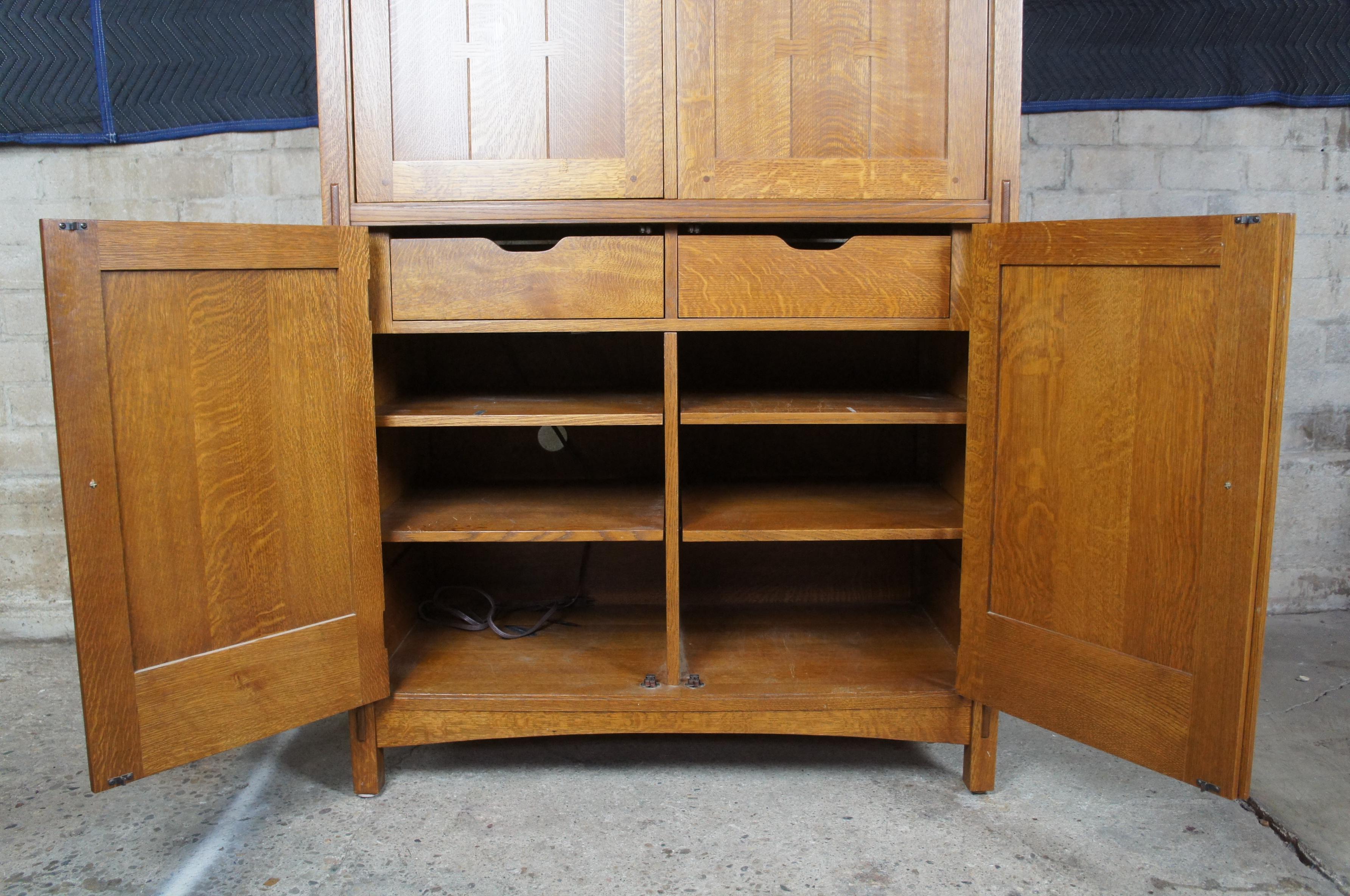 Stickley Mission Quartersawn Oak Armoire TV Media Cabinet Arts & Crafts In Good Condition In Dayton, OH