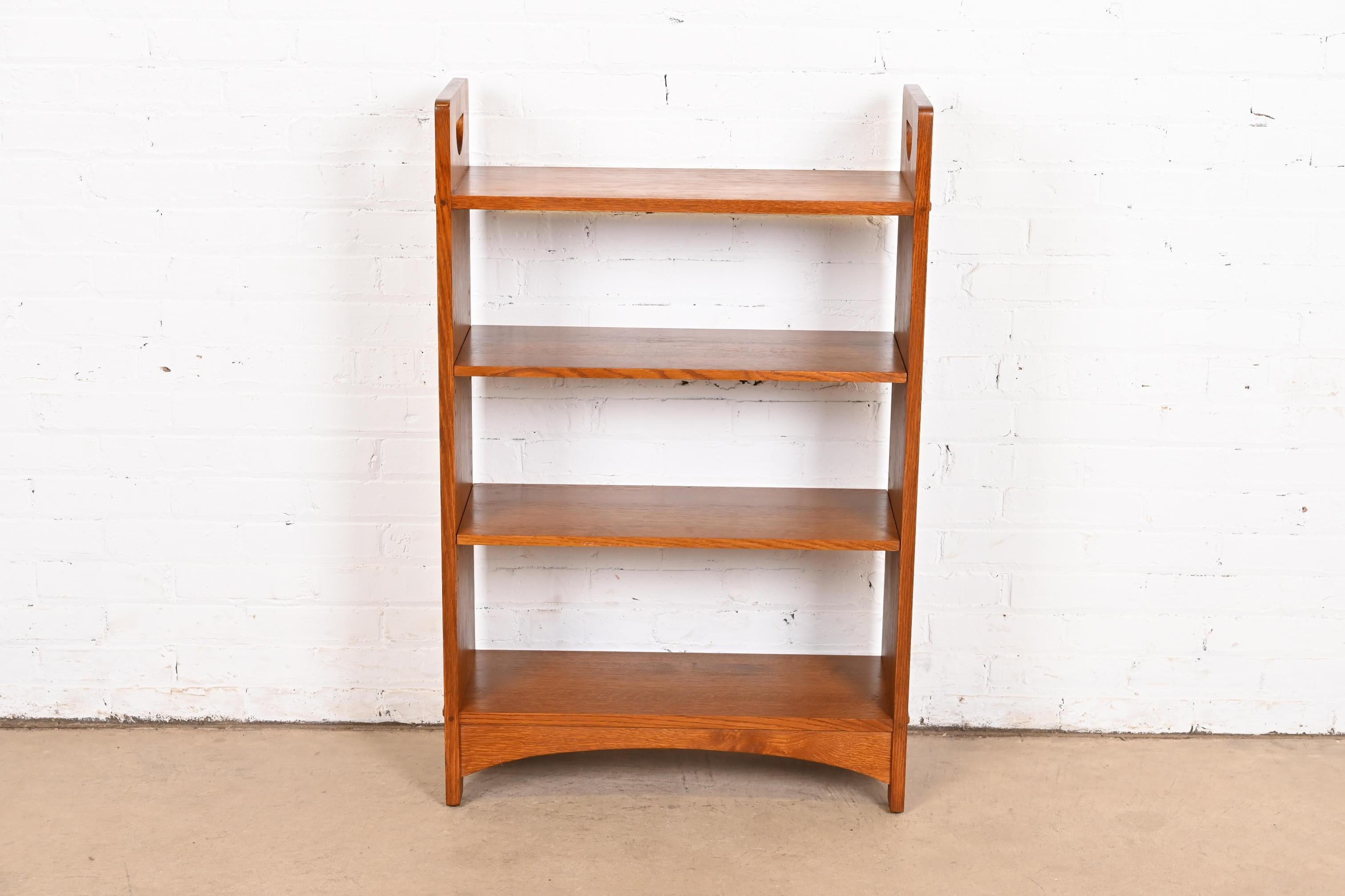 Stickley Misson Eichenholz Arts & Crafts Bücherregal (amerikanisch) im Angebot