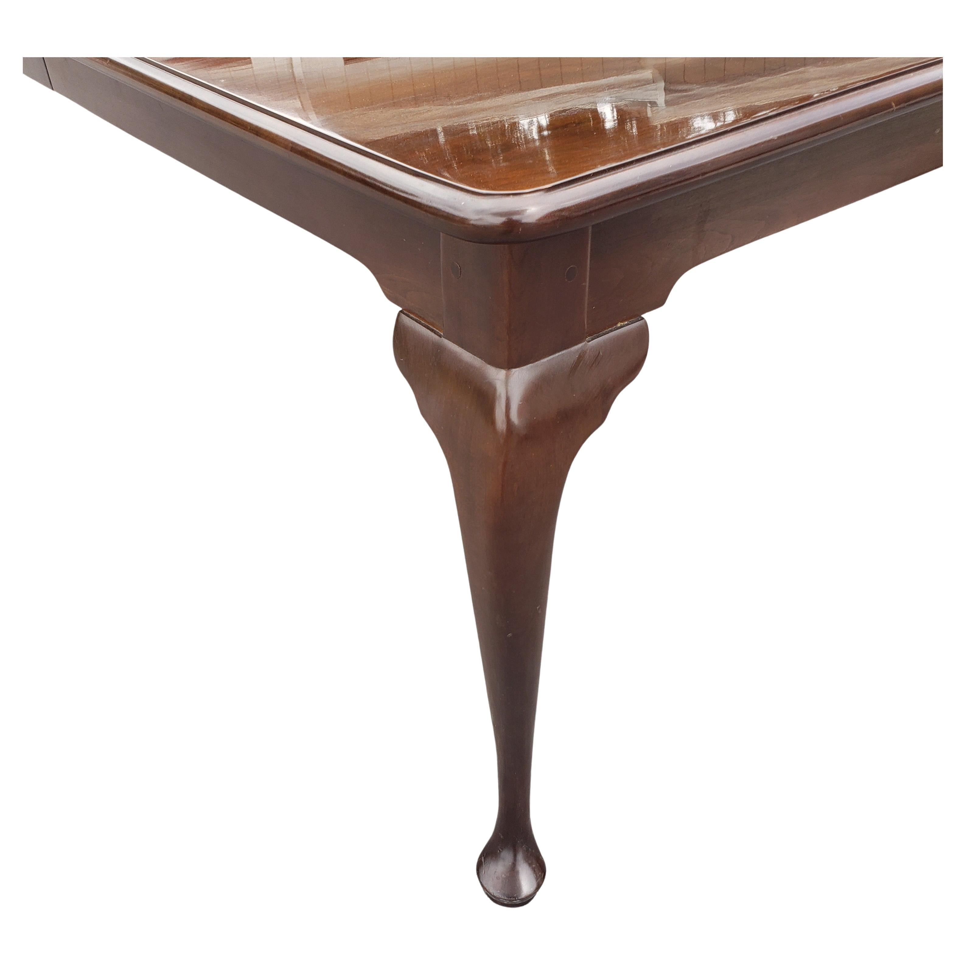 Queen Anne Stickley Queen-Anne Anniversary Cherry Dining Table, circa 1989 For Sale