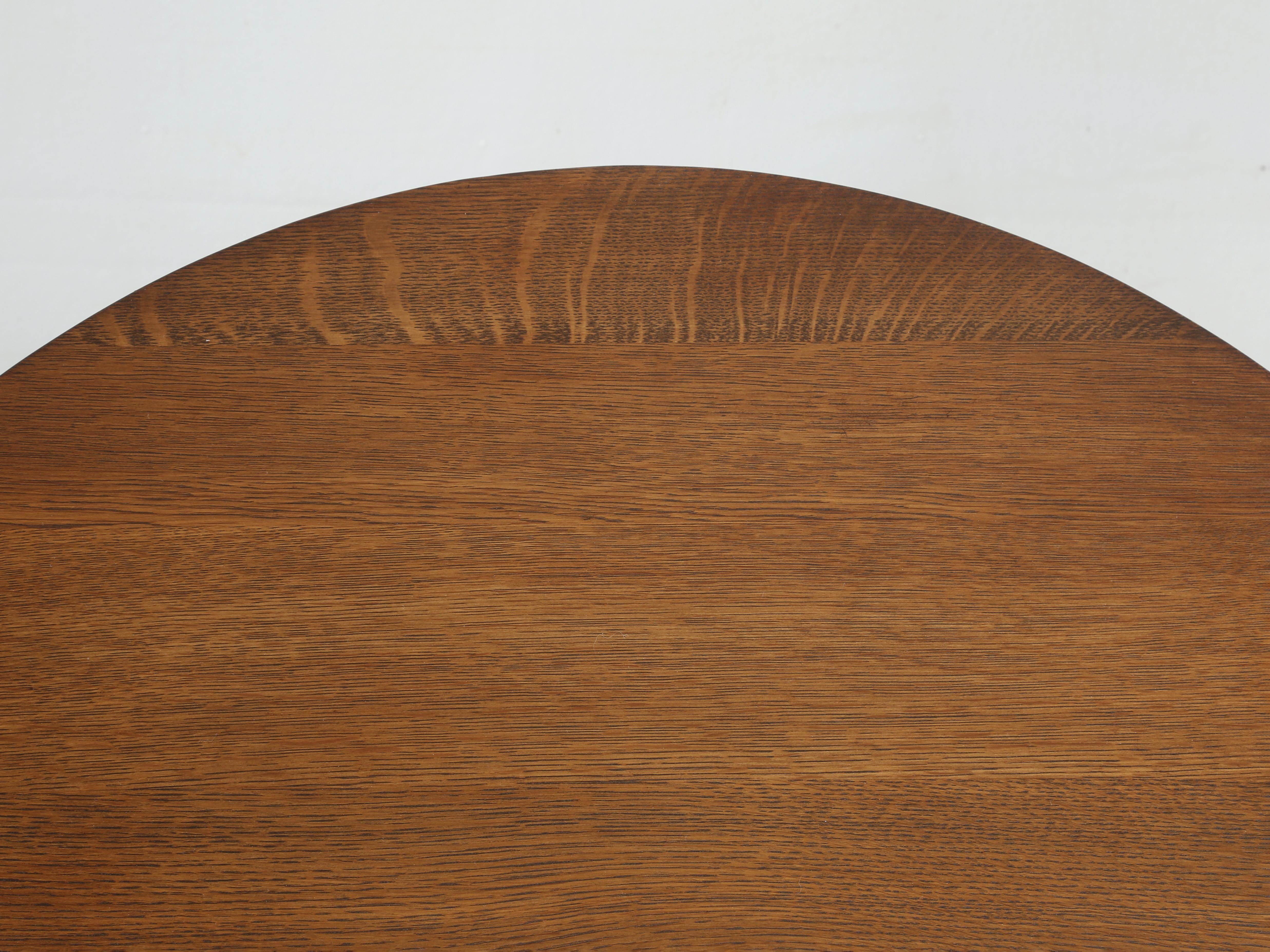 Stickley re-issue of their c1904 Occasional Mission Table or End Table in Oak. In Good Condition For Sale In Chicago, IL