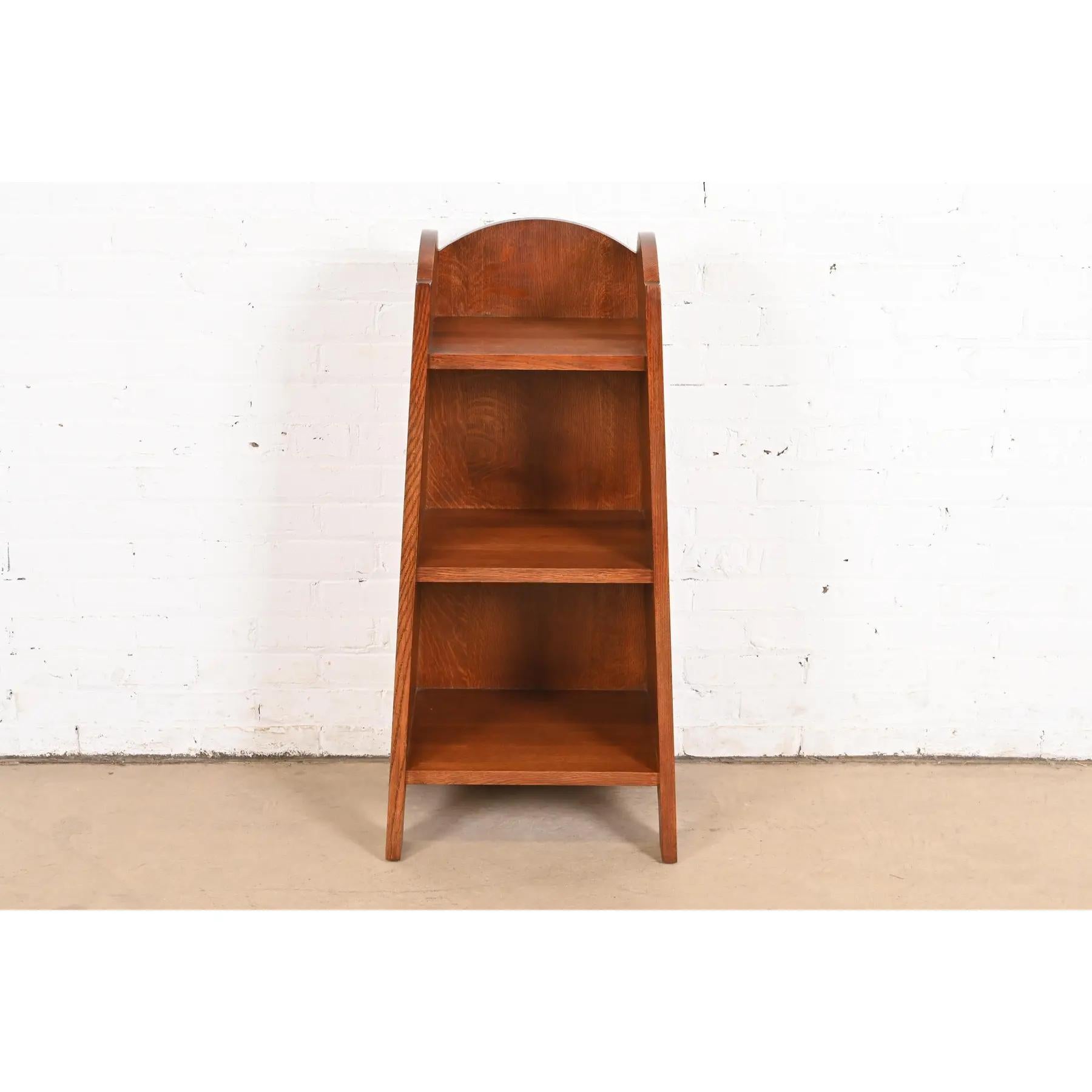 Librería o Revistero Stickley Roycroft Mission Oak Arts & Crafts Roycroft Estadounidense en venta