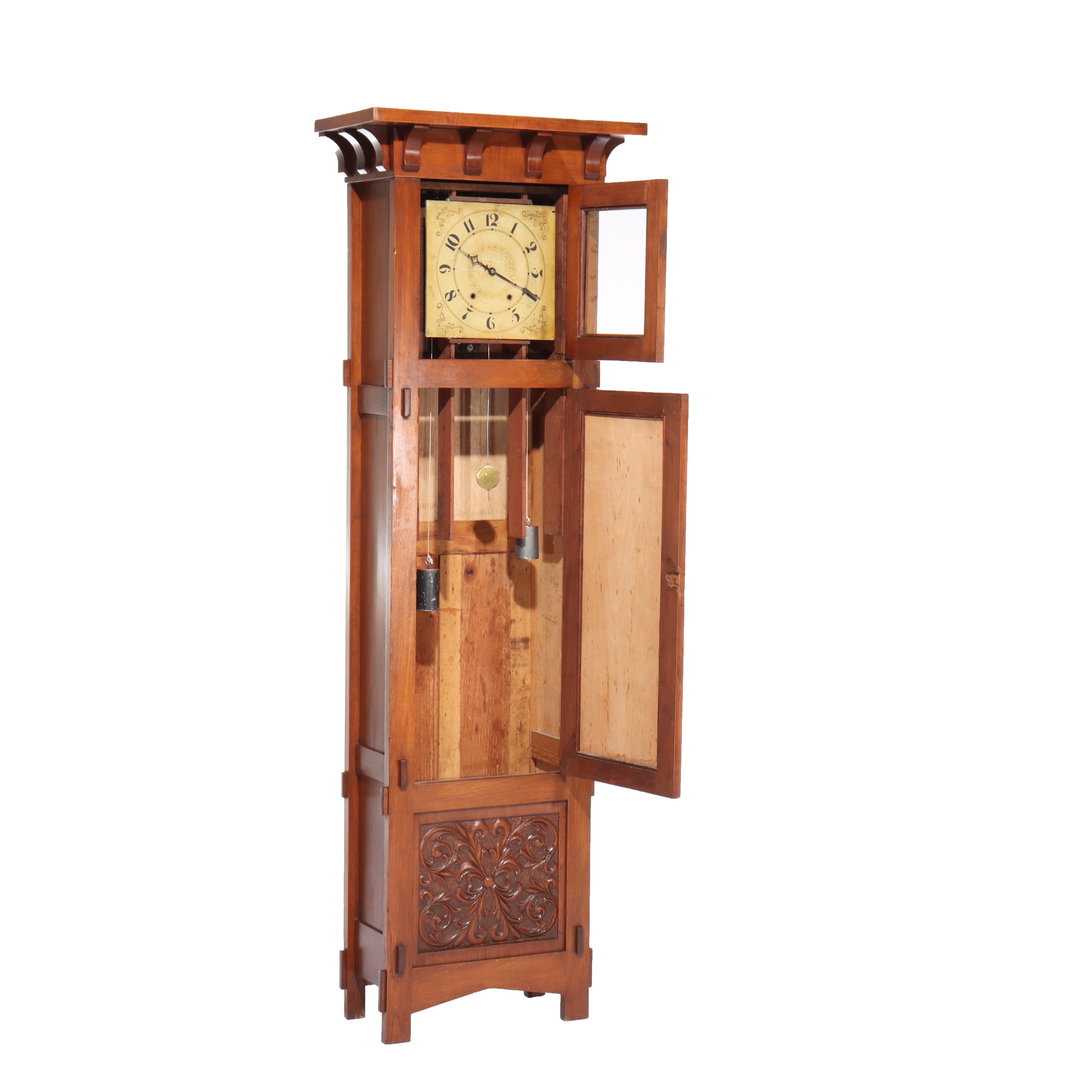 Stickley School Arts & Crafts geschnitzt Mahagoni Großvater Uhr c1920 im Angebot 1