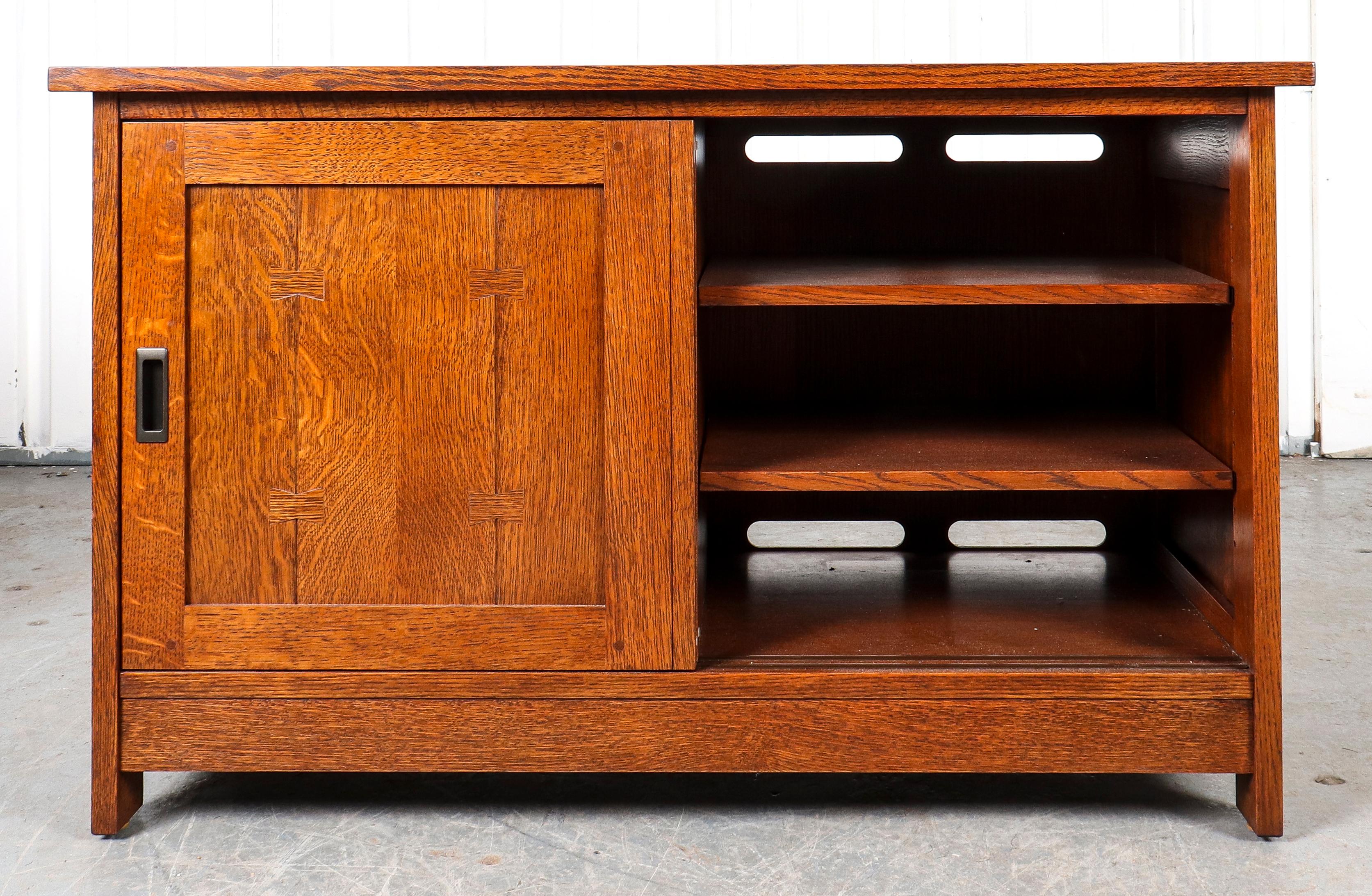 Stickley Sliding Door Console Cabinet 6