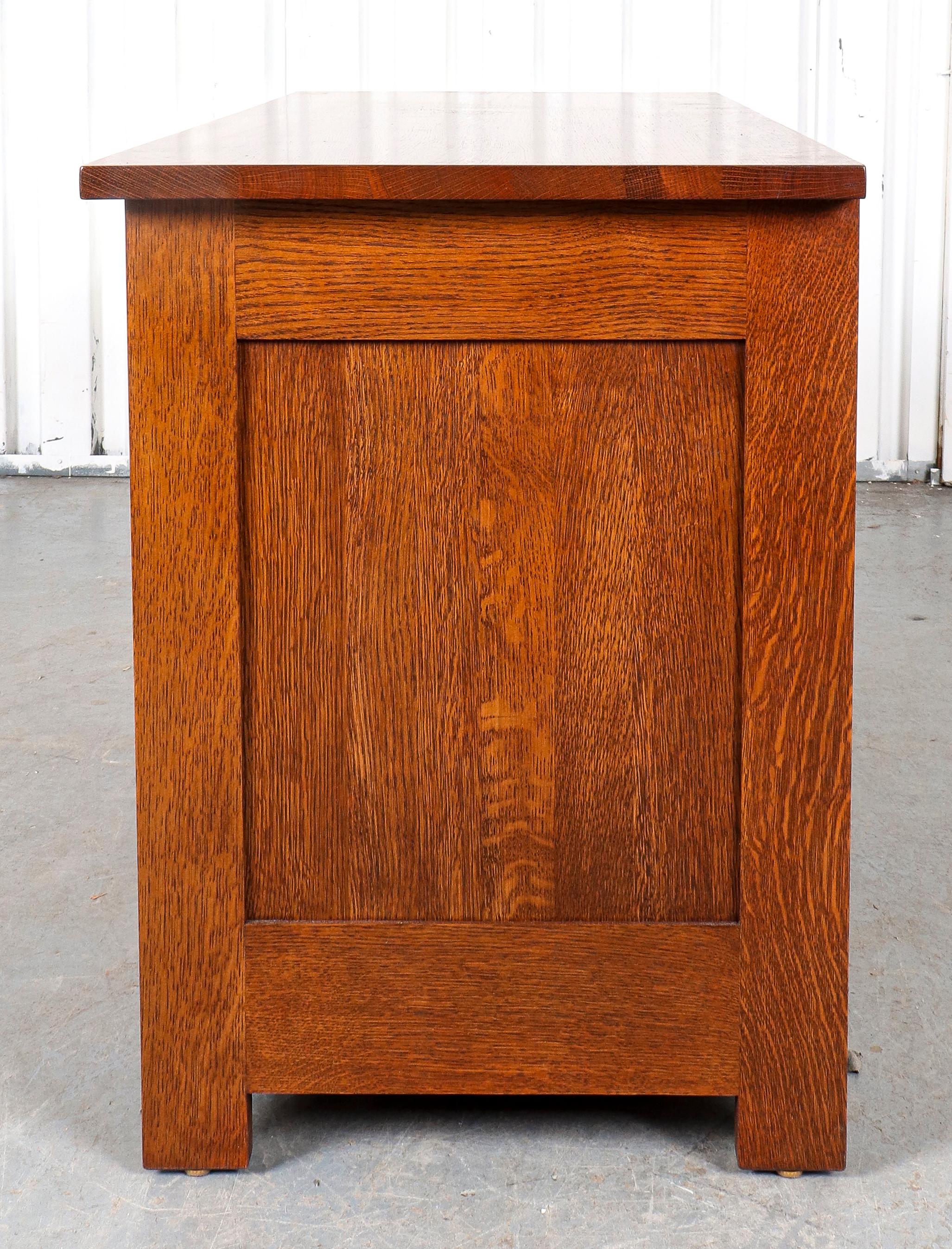 Stickley Sliding Door Console Cabinet In Good Condition In Astoria, NY