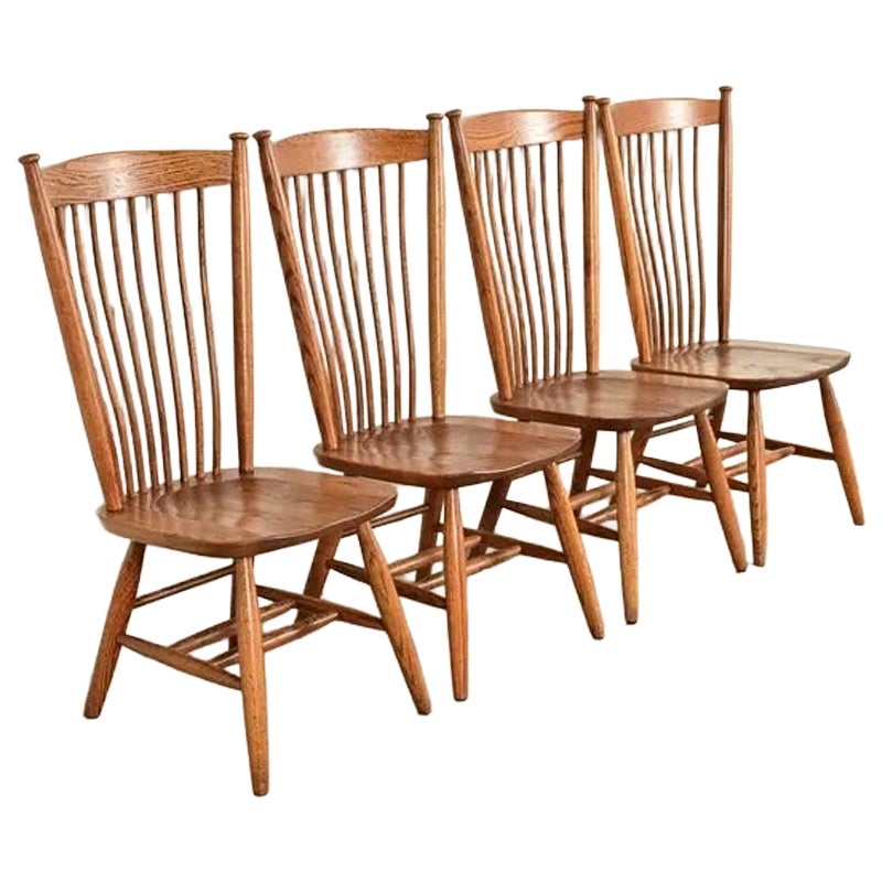 Windsor-Esszimmerstühle aus massiver Eiche im amerikanischen Kolonialstil von Stickley, Satz mit vier Stühlen