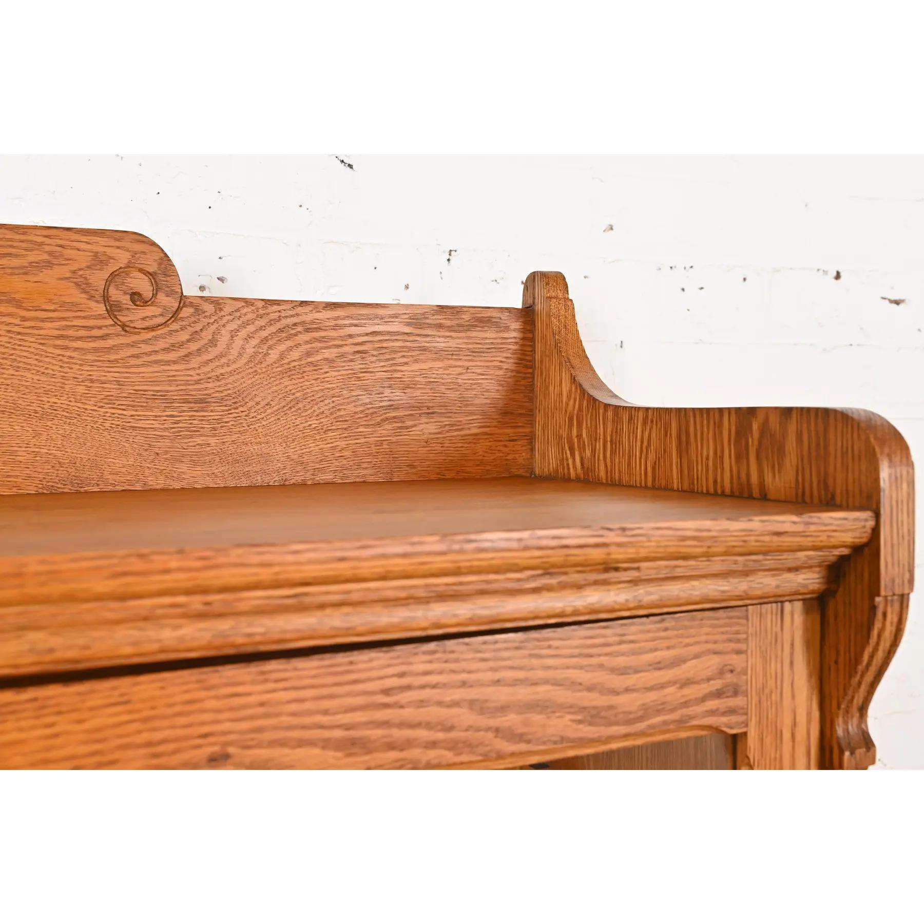 Stickley Style Antique Arts and Crafts Oak Bookcase Cabinet, Circa 1900 For Sale 3