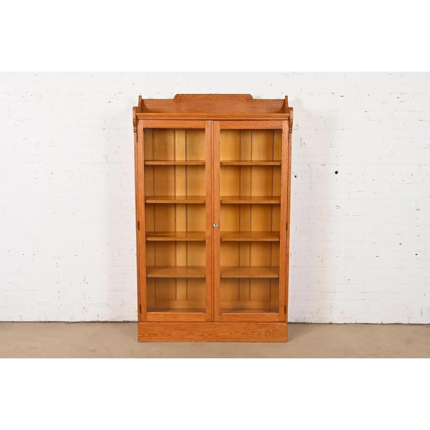 Victorian Stickley Style Antique Arts and Crafts Oak Bookcase Cabinet, Circa 1900 For Sale