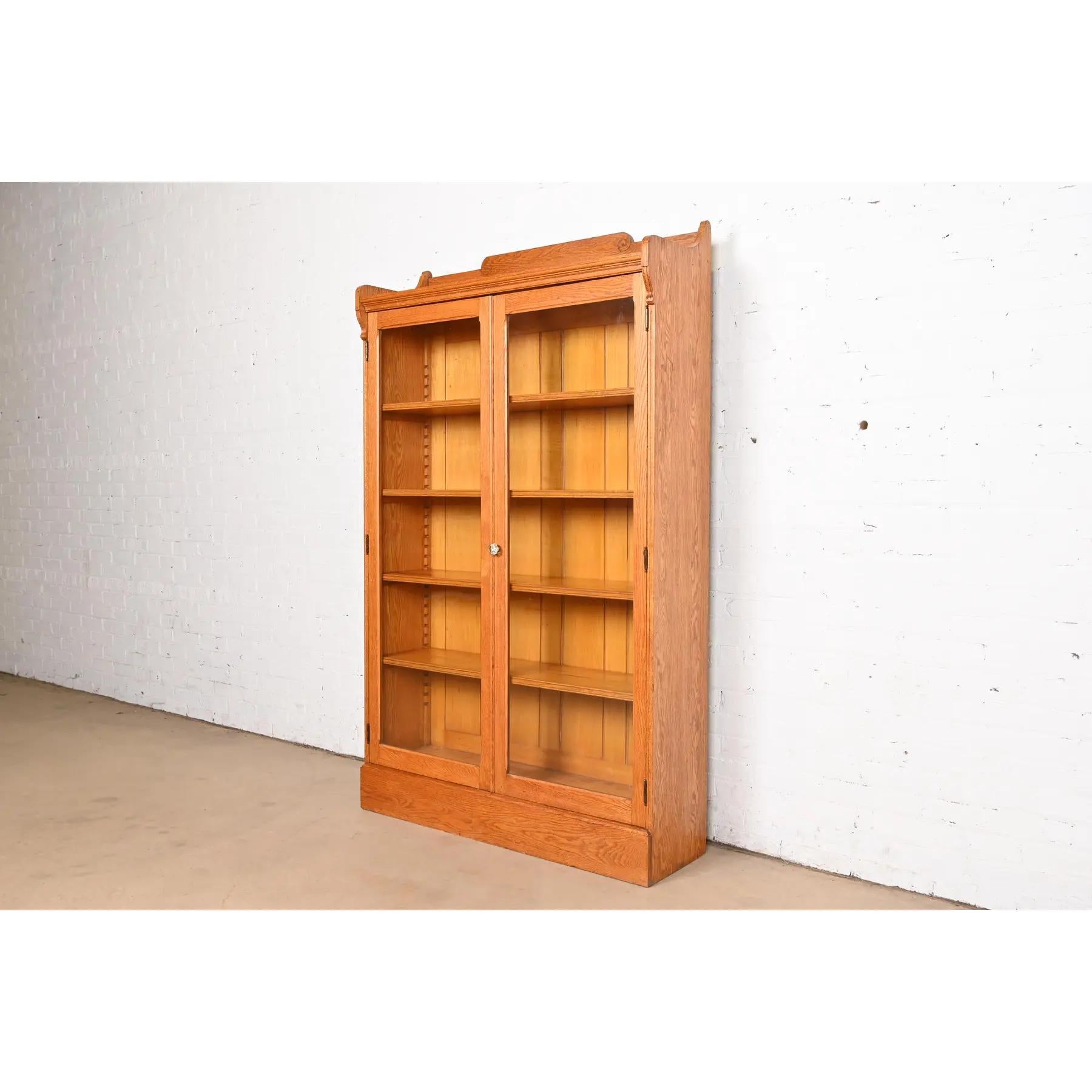 American Stickley Style Antique Arts and Crafts Oak Bookcase Cabinet, Circa 1900 For Sale