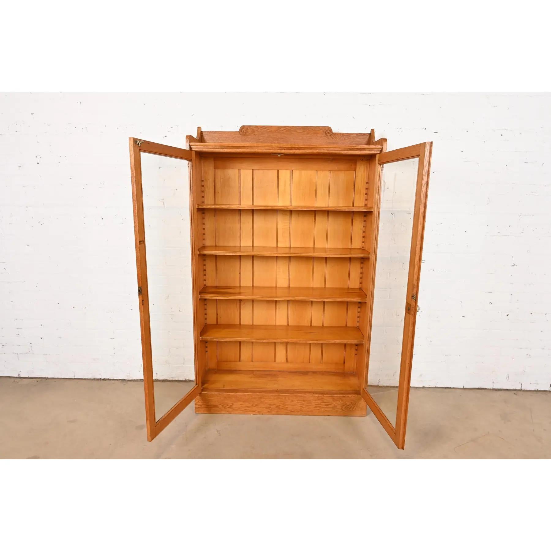 Early 20th Century Stickley Style Antique Arts and Crafts Oak Bookcase Cabinet, Circa 1900 For Sale