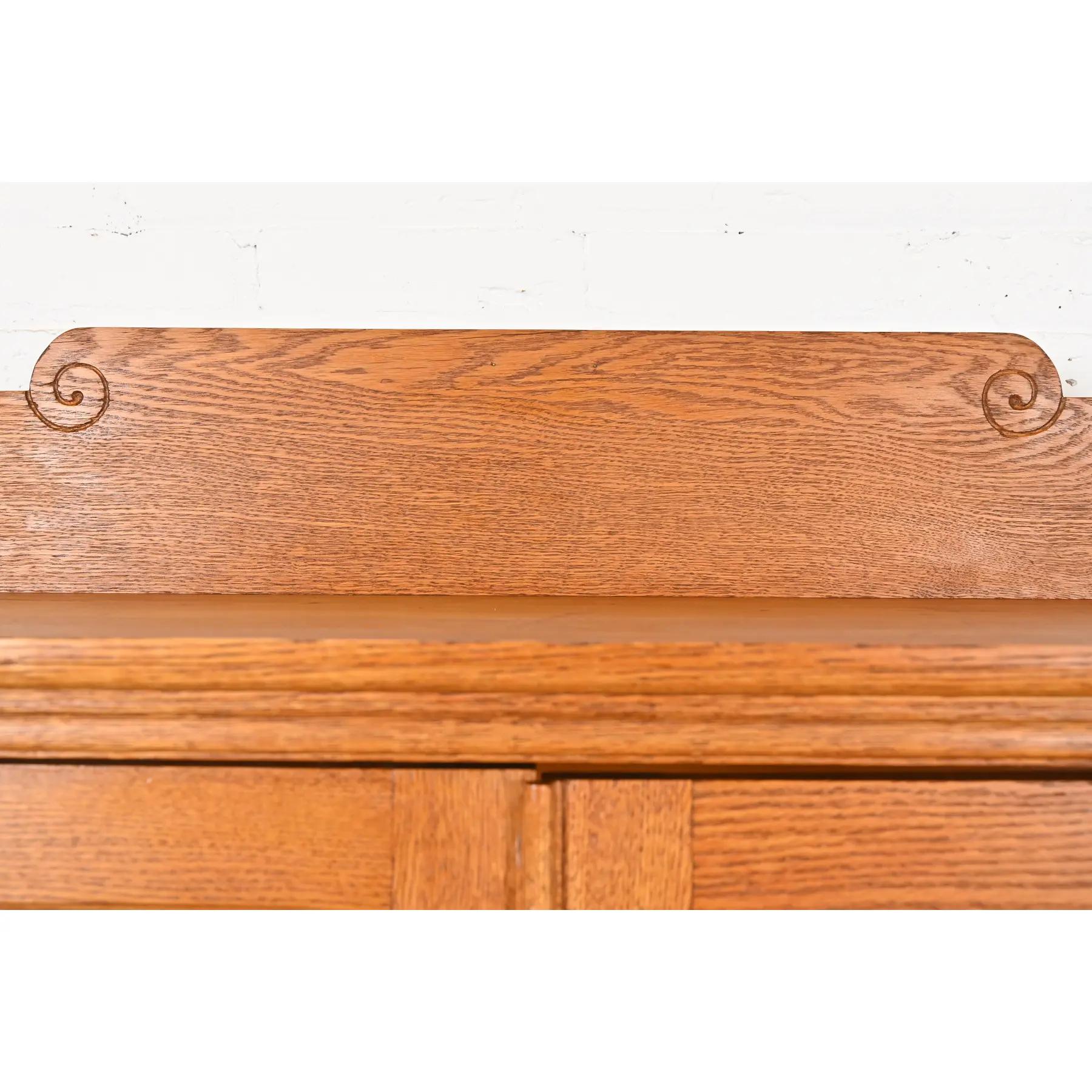 Stickley Style Antique Arts and Crafts Oak Bookcase Cabinet, Circa 1900 For Sale 2