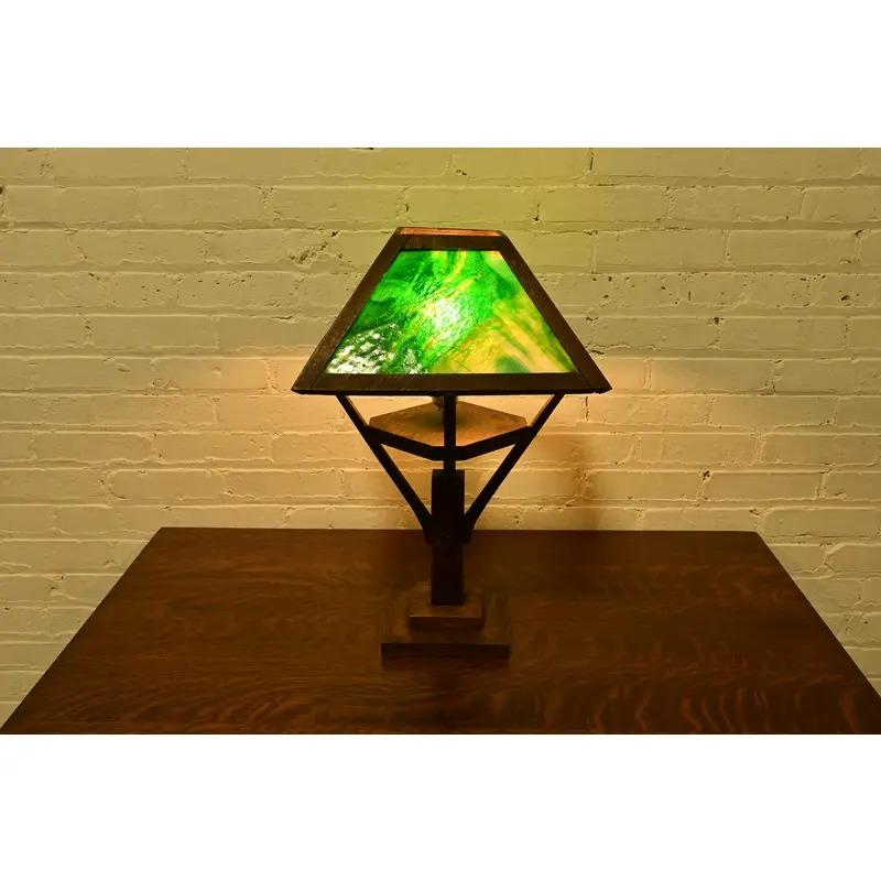 Early 20th Century Stickley Style Antique Arts & Crafts Oak Table Lamp With Glass Shade, Circa 1920 For Sale
