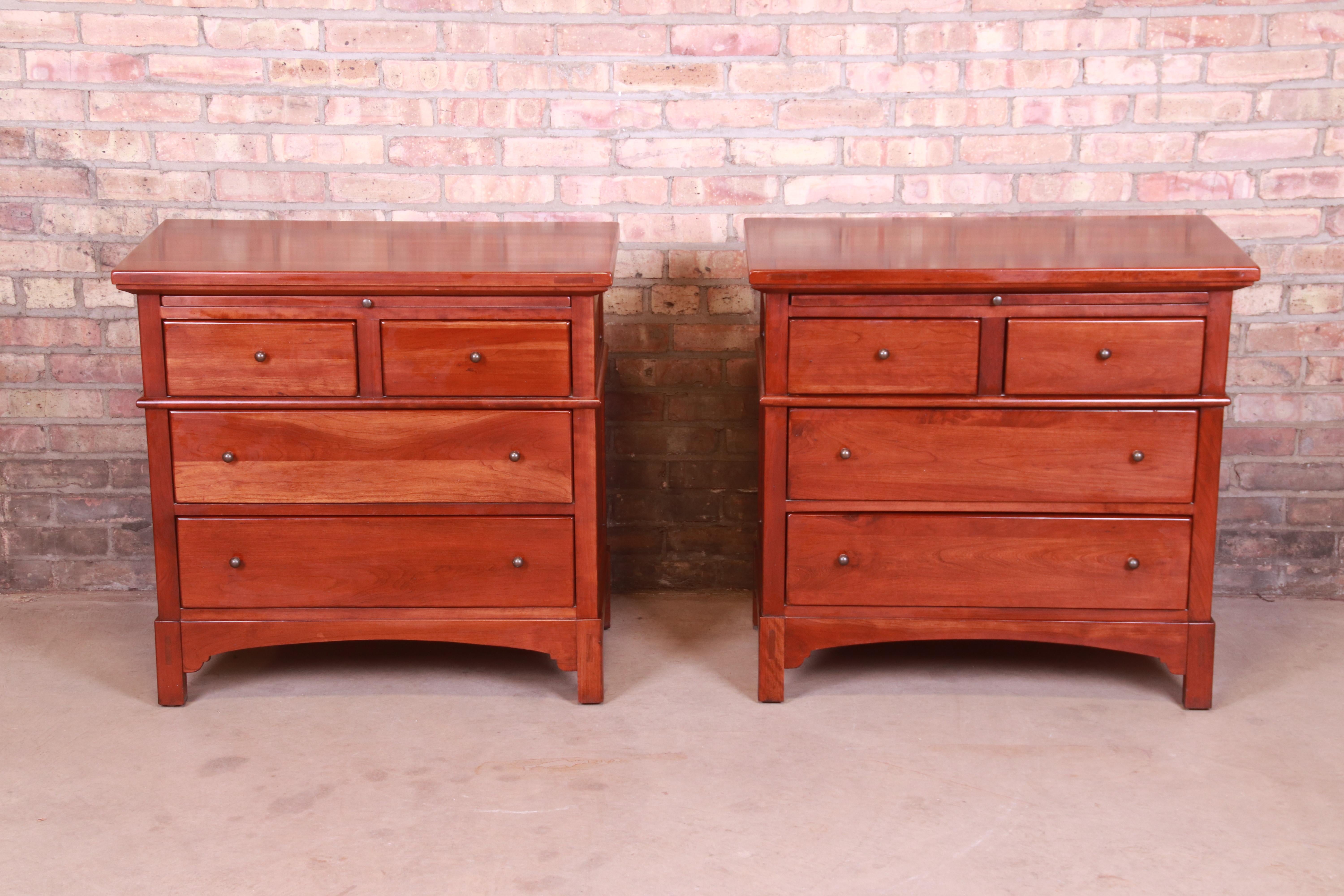 A gorgeous pair of Stickley style Arts & Crafts cherrywood large nightstands or bachelor chests.

By Bob Timberlake for Lexington Furniture,

USA, late 20th century

Measures: 32