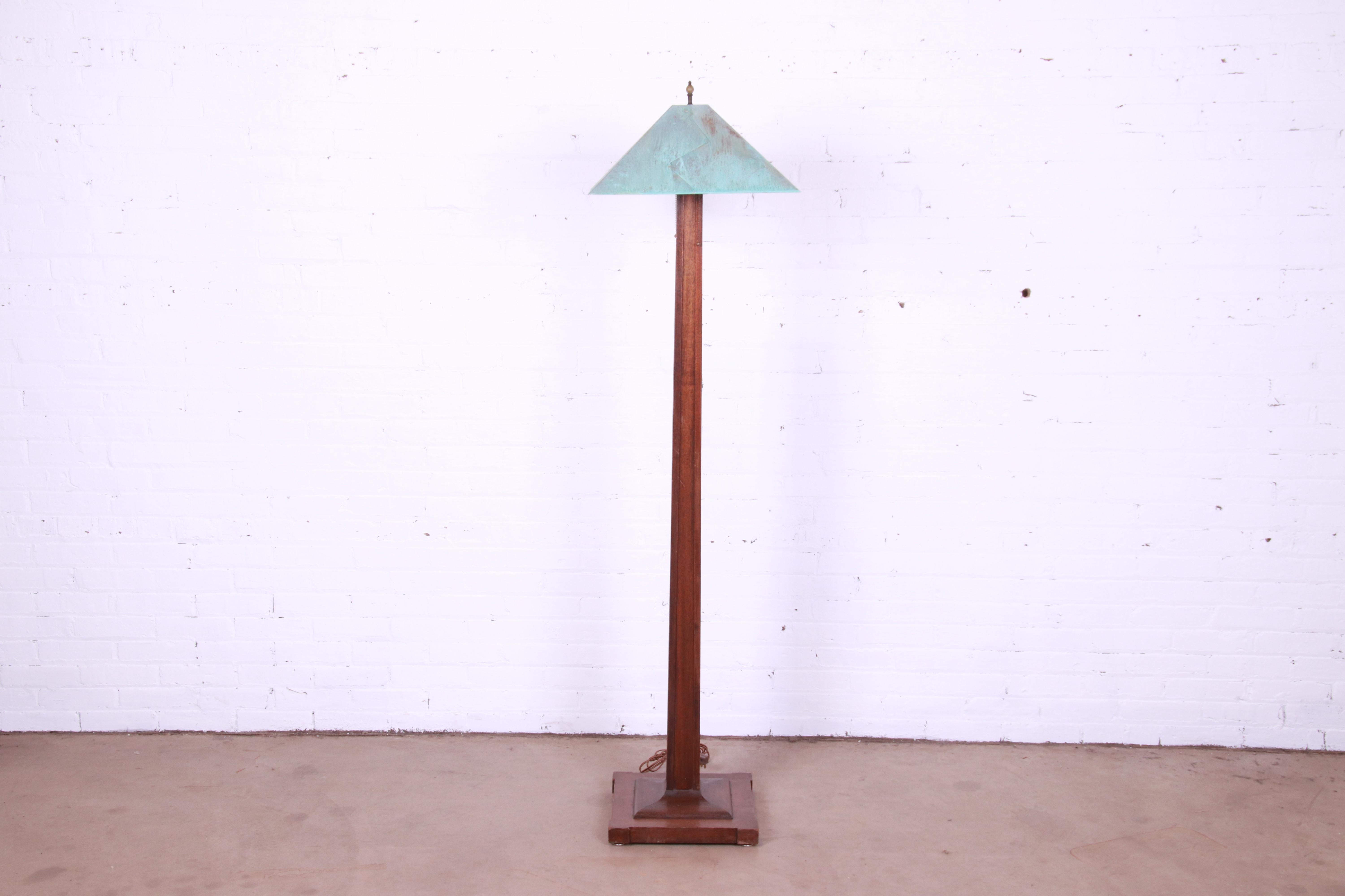 A beautiful Arts & Crafts style floor lamp

Recently procured from Frank Lloyd Wright's DeRhodes House

In the manner of Stickley

USA, late 20th century

Solid oak, with green copper shade.

Measures: 18