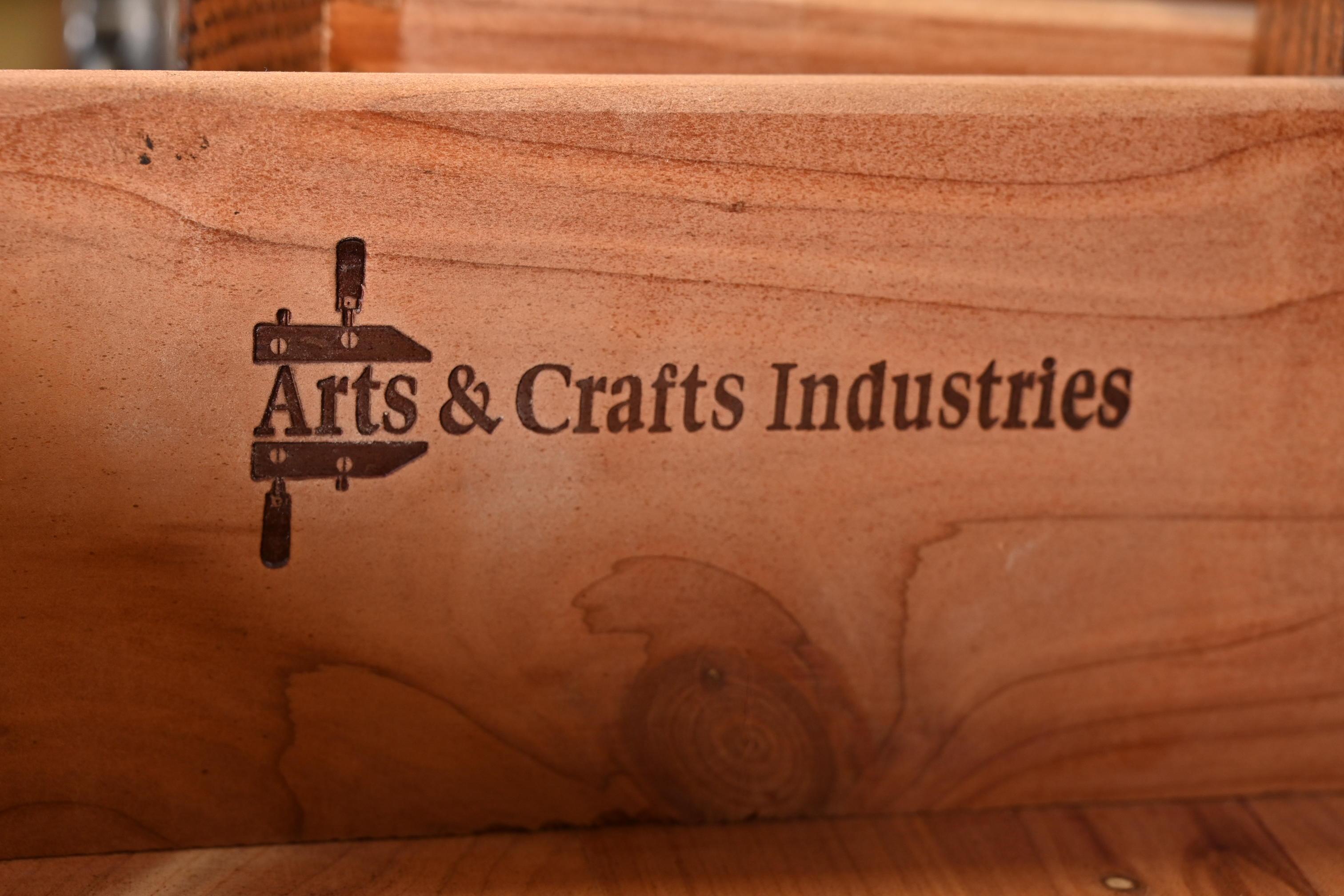 Cassettiera a tredici cassetti in Oak, stile Stickley Arts & Crafts, appena rifinita in vendita 2