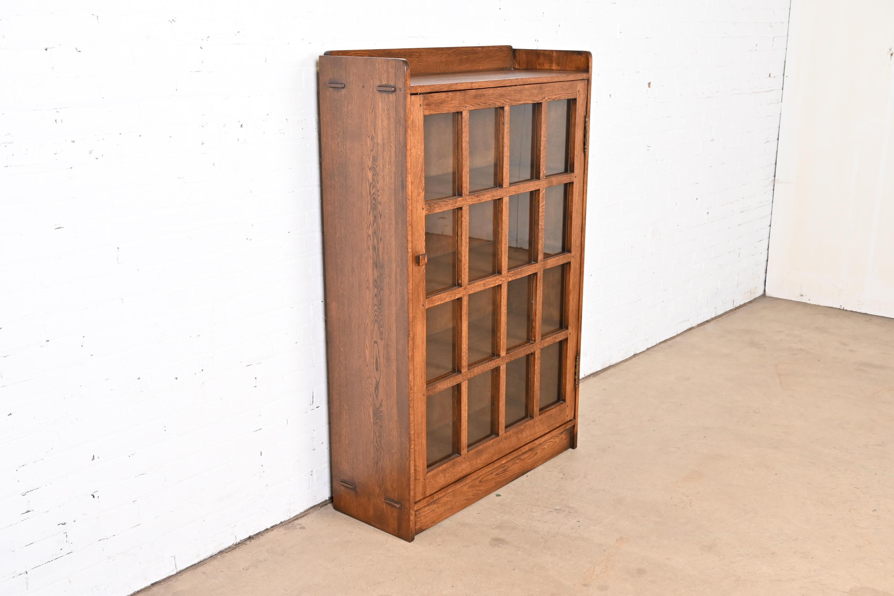 Mueble librería estilo Stickley Mission Oak Arts & Crafts Estadounidense en venta
