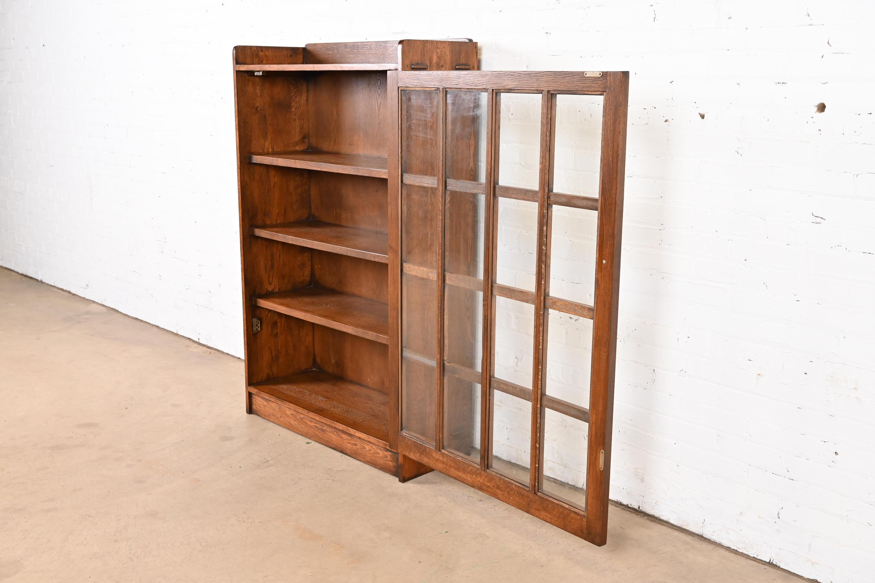 Mueble librería estilo Stickley Mission Oak Arts & Crafts siglo XX en venta