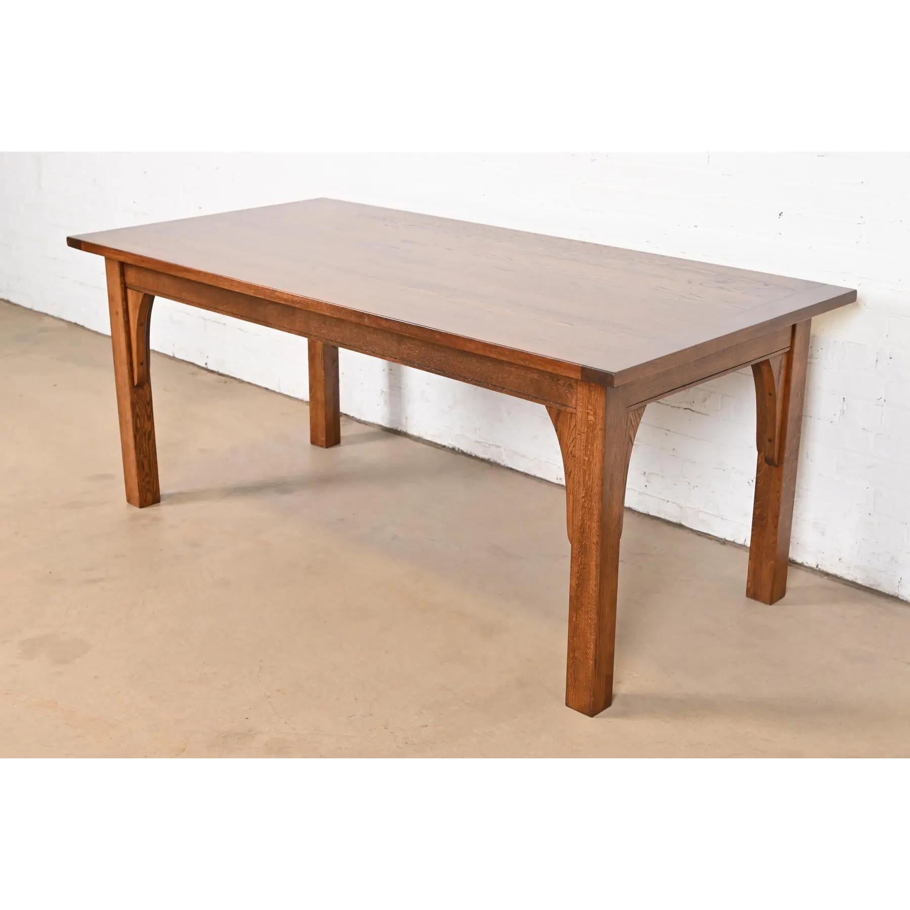 An exceptional Mission or Arts & Crafts style solid oak dining table

In the manner of Stickley

USA, Late 20th Century

Measures: 70.88