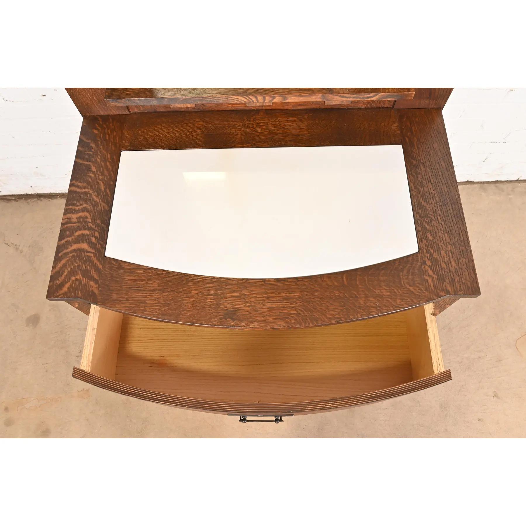 20ième siècle Stickley Style Mission Arts & Crafts Oak Dressing Table avec miroir en vente