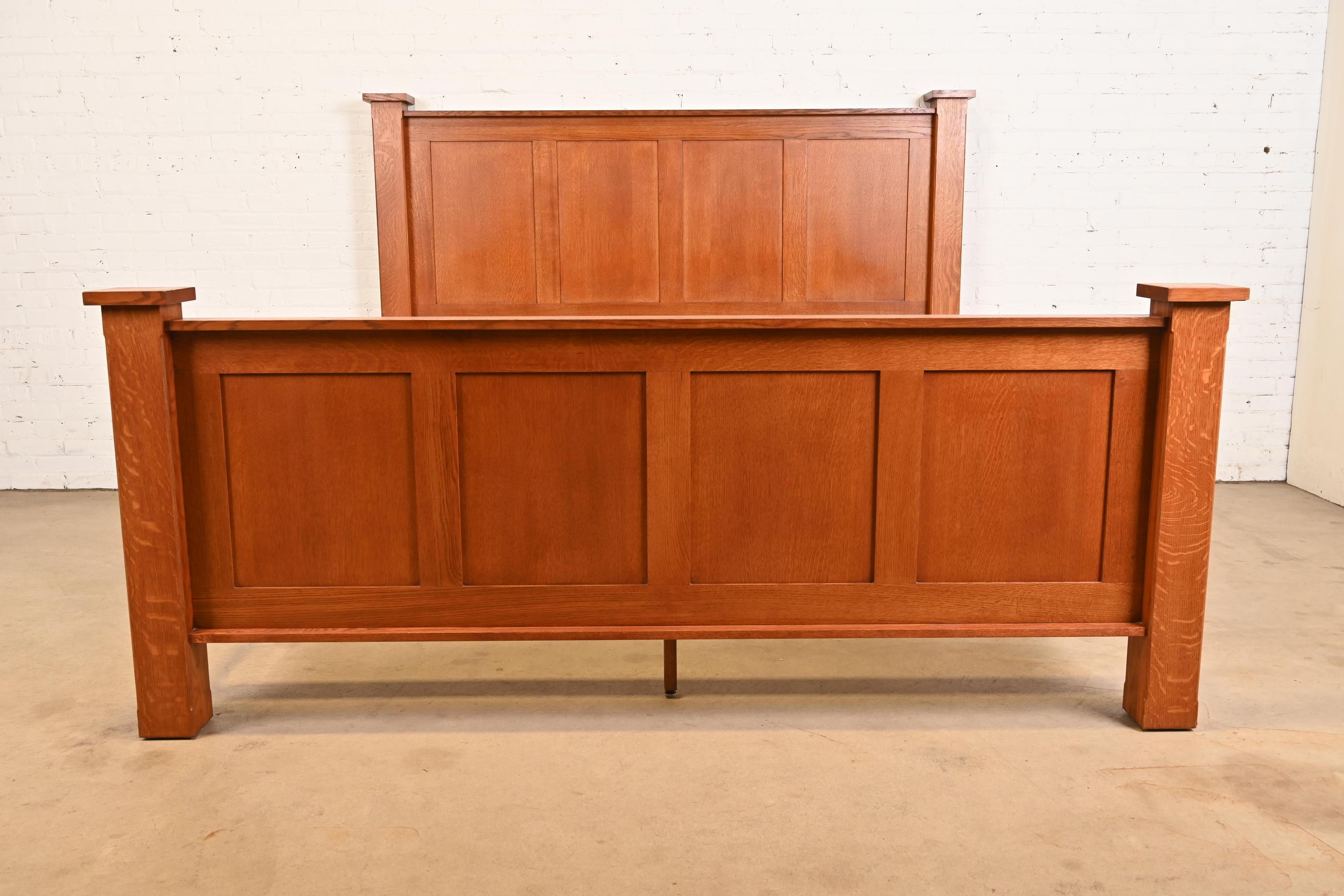 Arts and Crafts Lit King Size Mission Oak Arts & Crafts de Stickley Style en vente