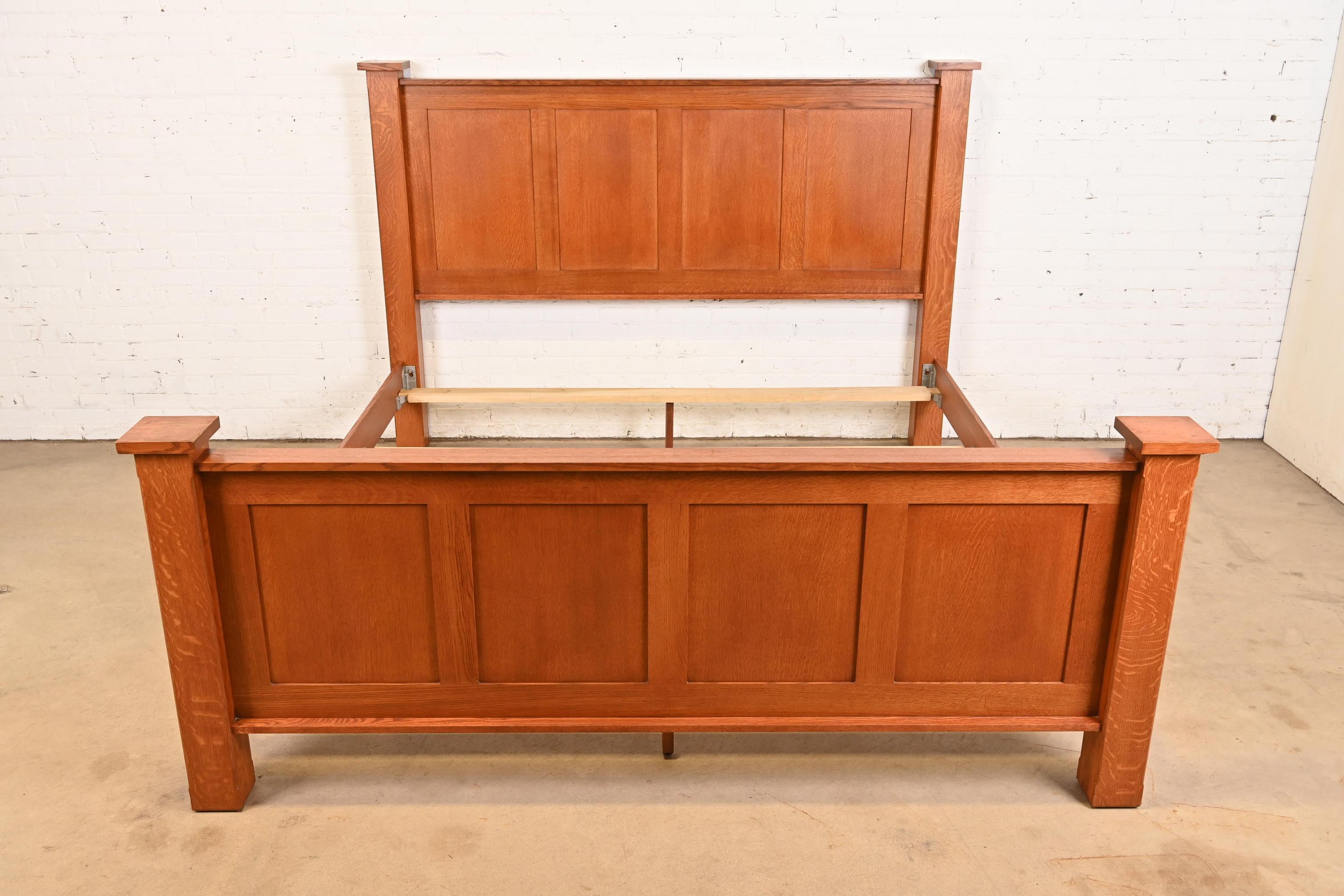 Américain Lit King Size Mission Oak Arts & Crafts de Stickley Style en vente