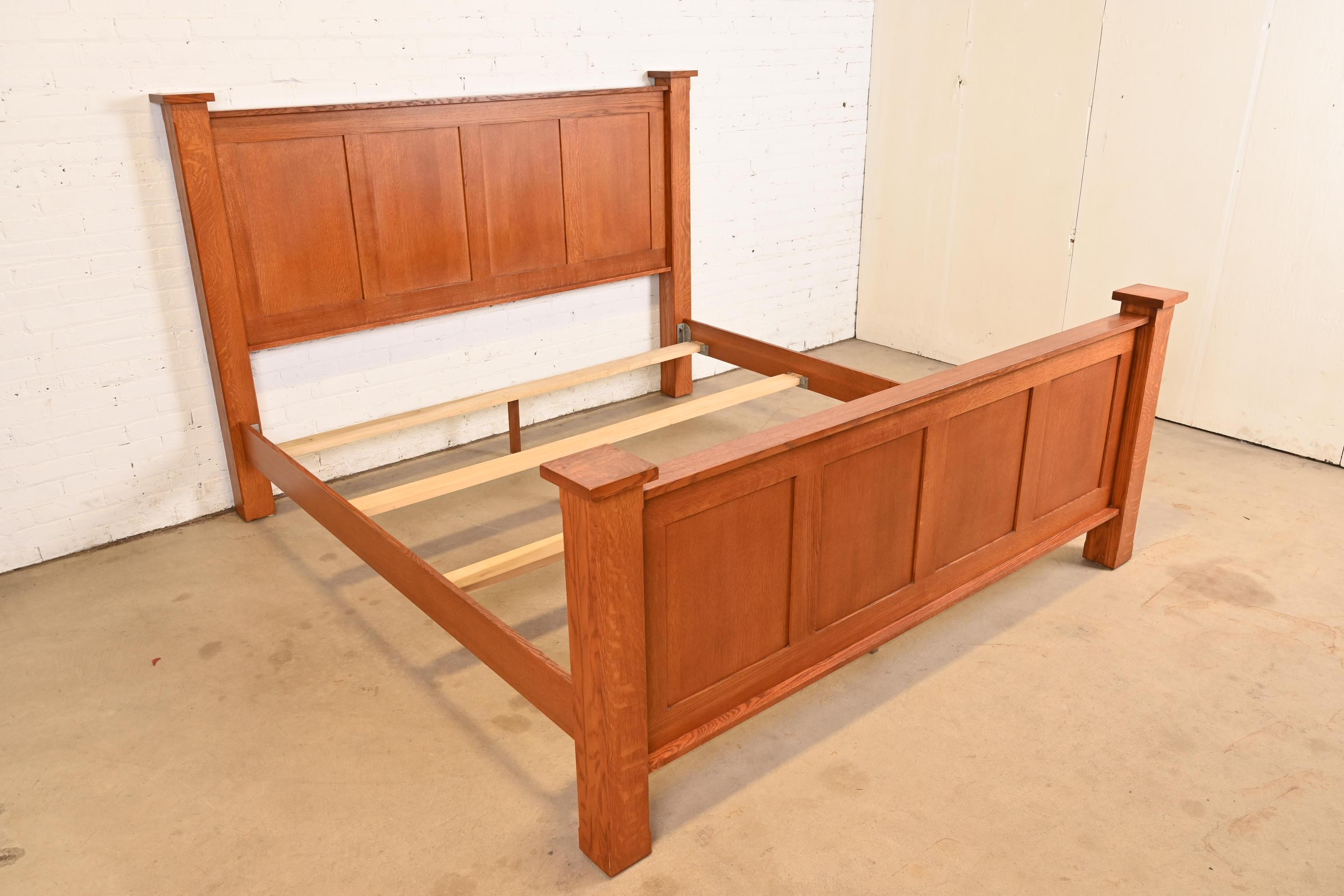 Lit King Size Mission Oak Arts & Crafts de Stickley Style Bon état - En vente à South Bend, IN