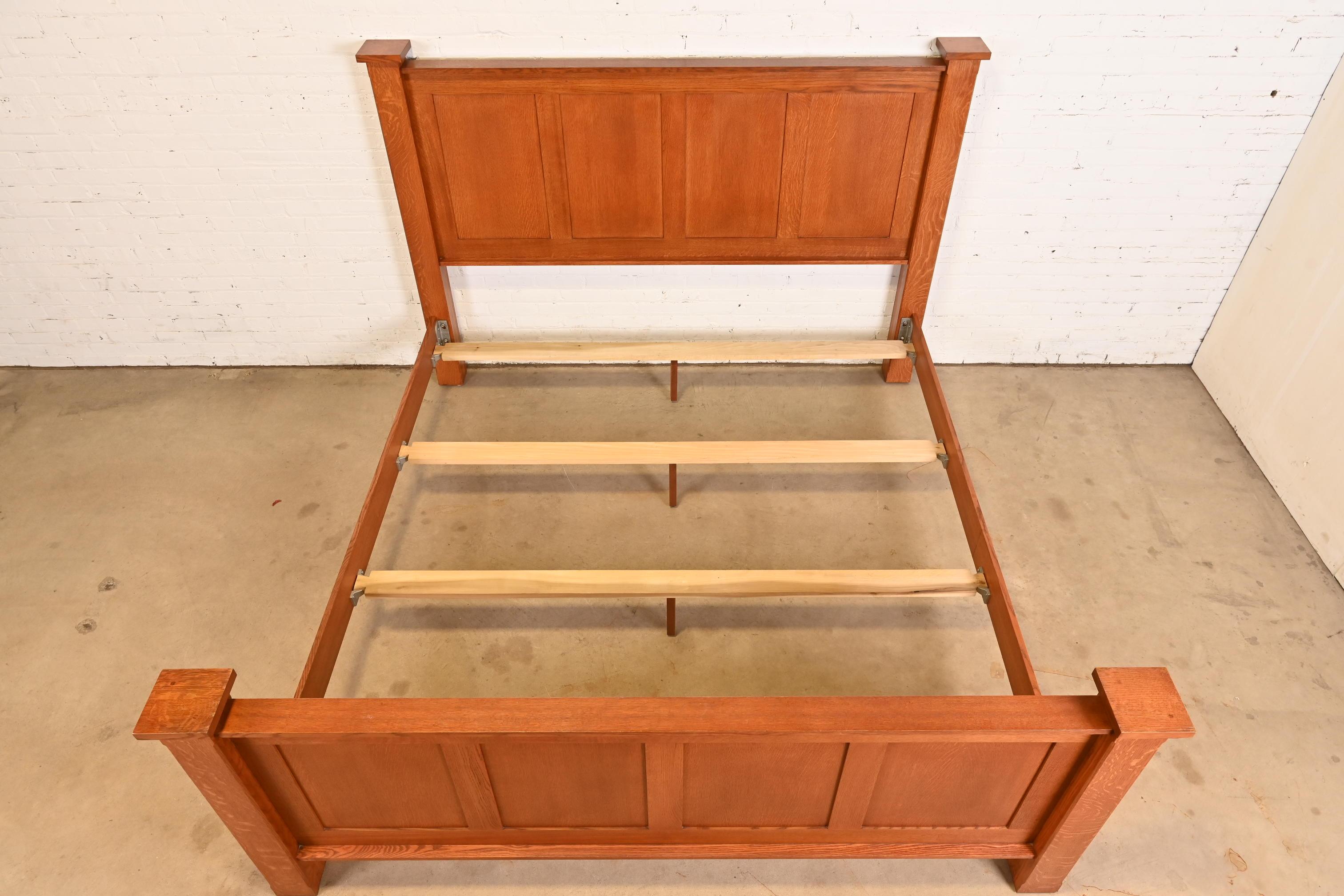 20ième siècle Lit King Size Mission Oak Arts & Crafts de Stickley Style en vente