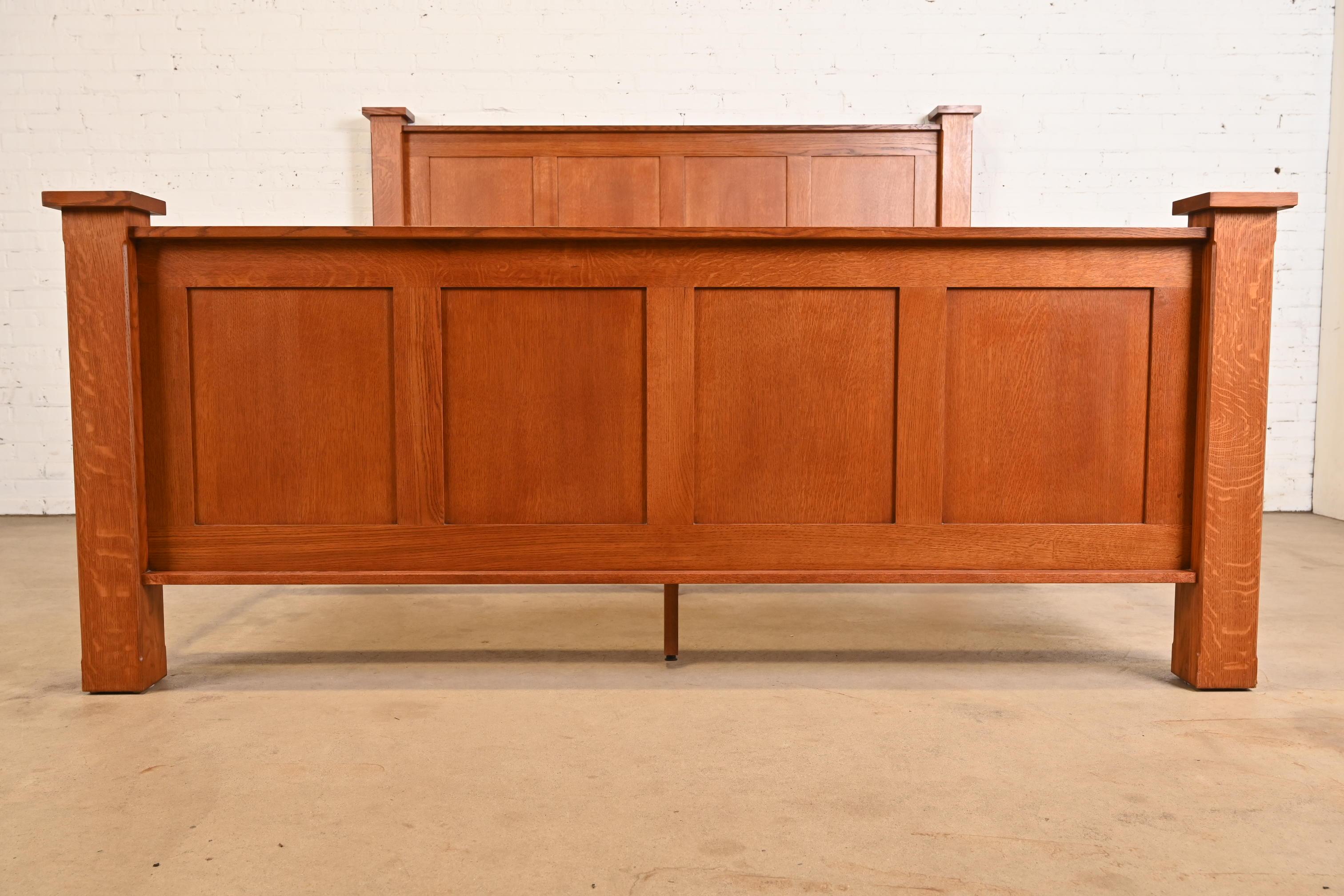 Lit King Size Mission Oak Arts & Crafts de Stickley Style en vente 1