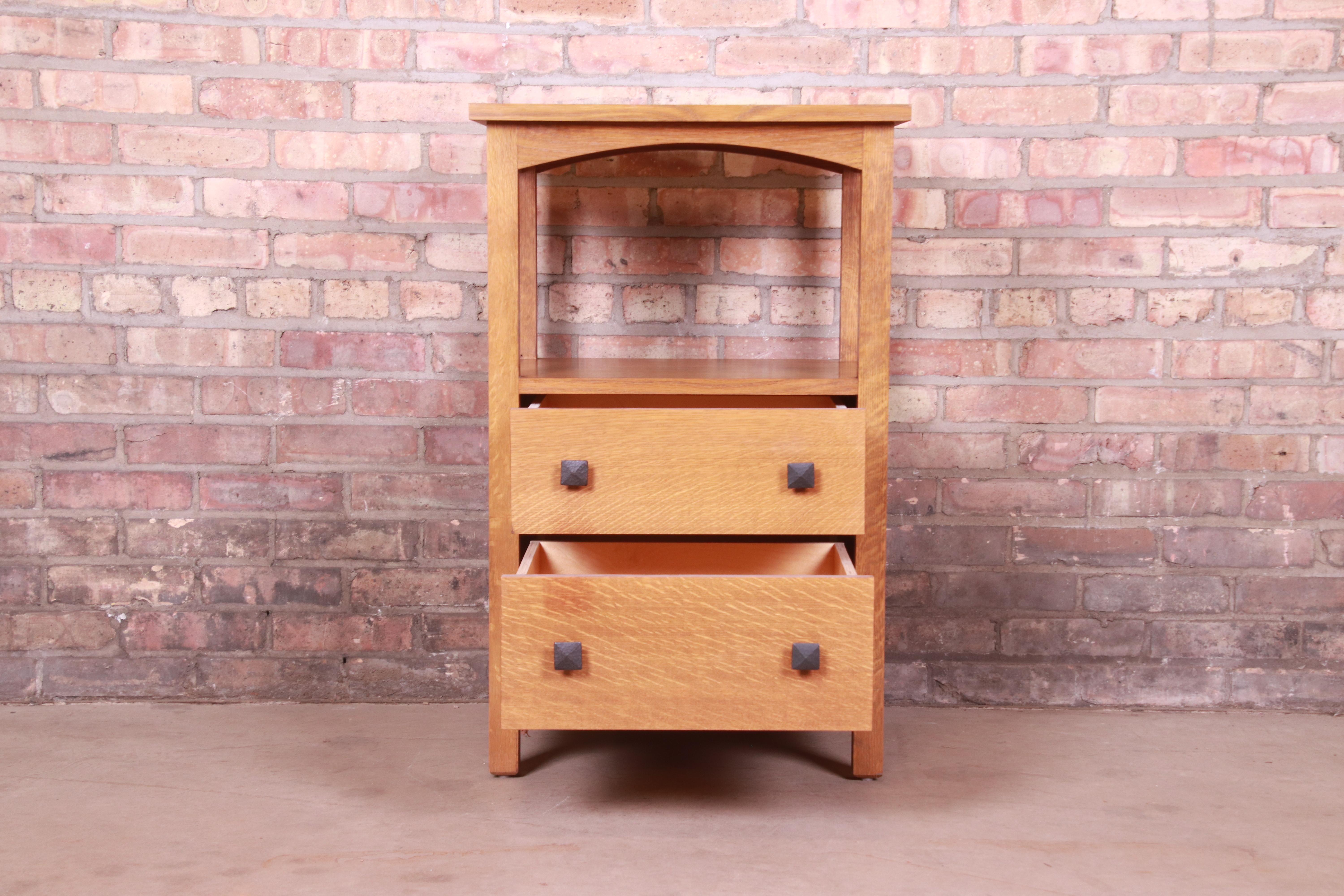 Stickley Style Mission Oak Arts & Crafts Nightstand In Good Condition In South Bend, IN